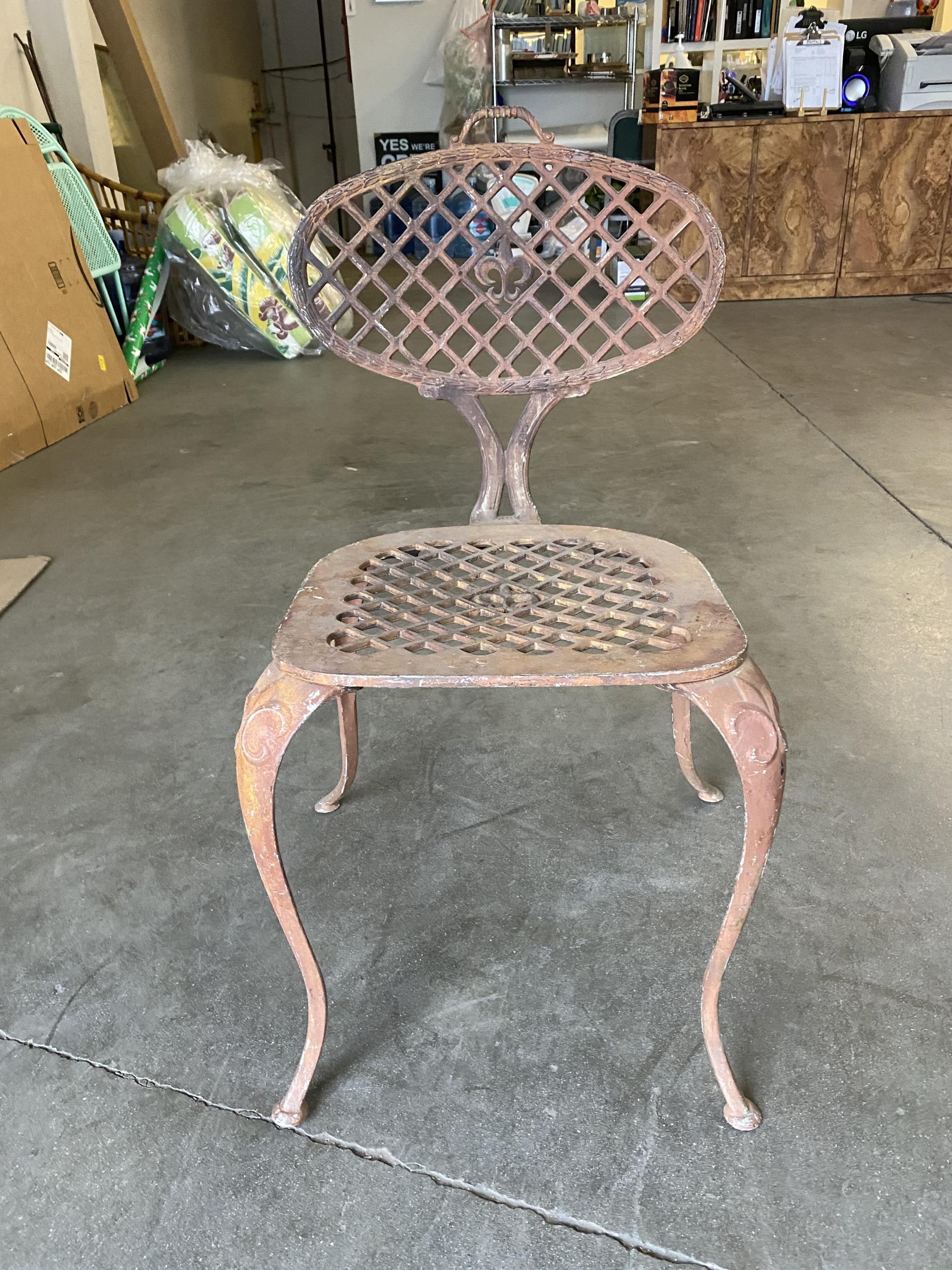 American Victorian Style Iron Mesh Patio Garden Chair