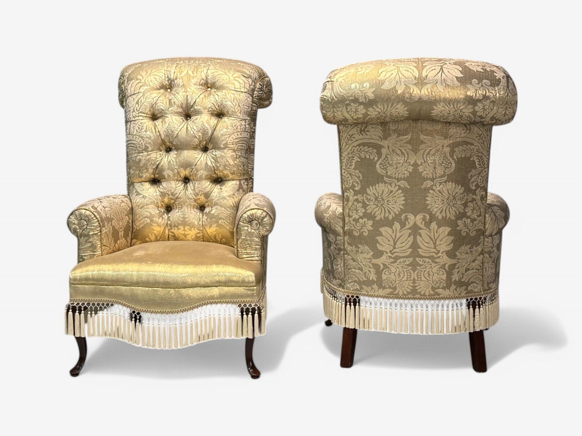 Fauteuils de style victorien, tissu de soie, bois teinté, USA, 20e C. en vente 1