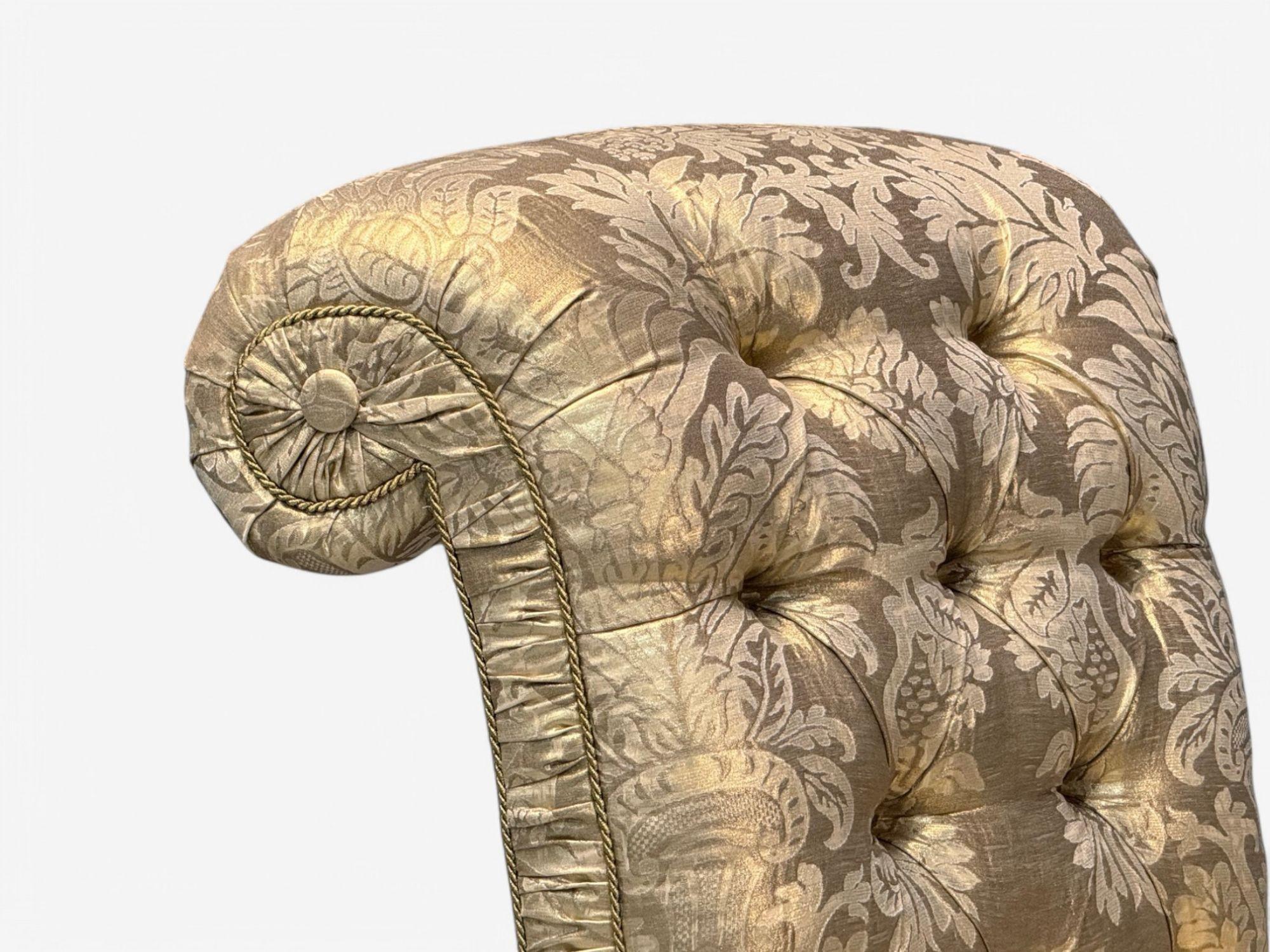 Fauteuils de style victorien, tissu de soie, bois teinté, USA, 20e C. en vente 2
