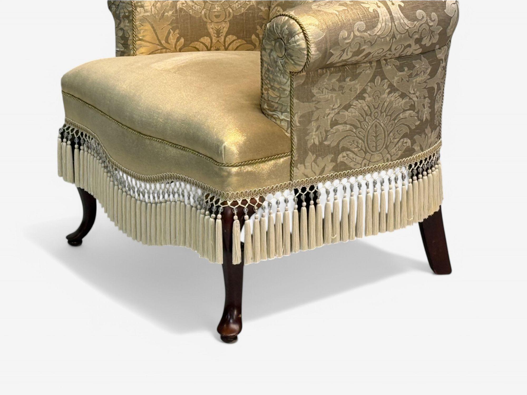 Fauteuils de style victorien, tissu de soie, bois teinté, USA, 20e C. en vente 3