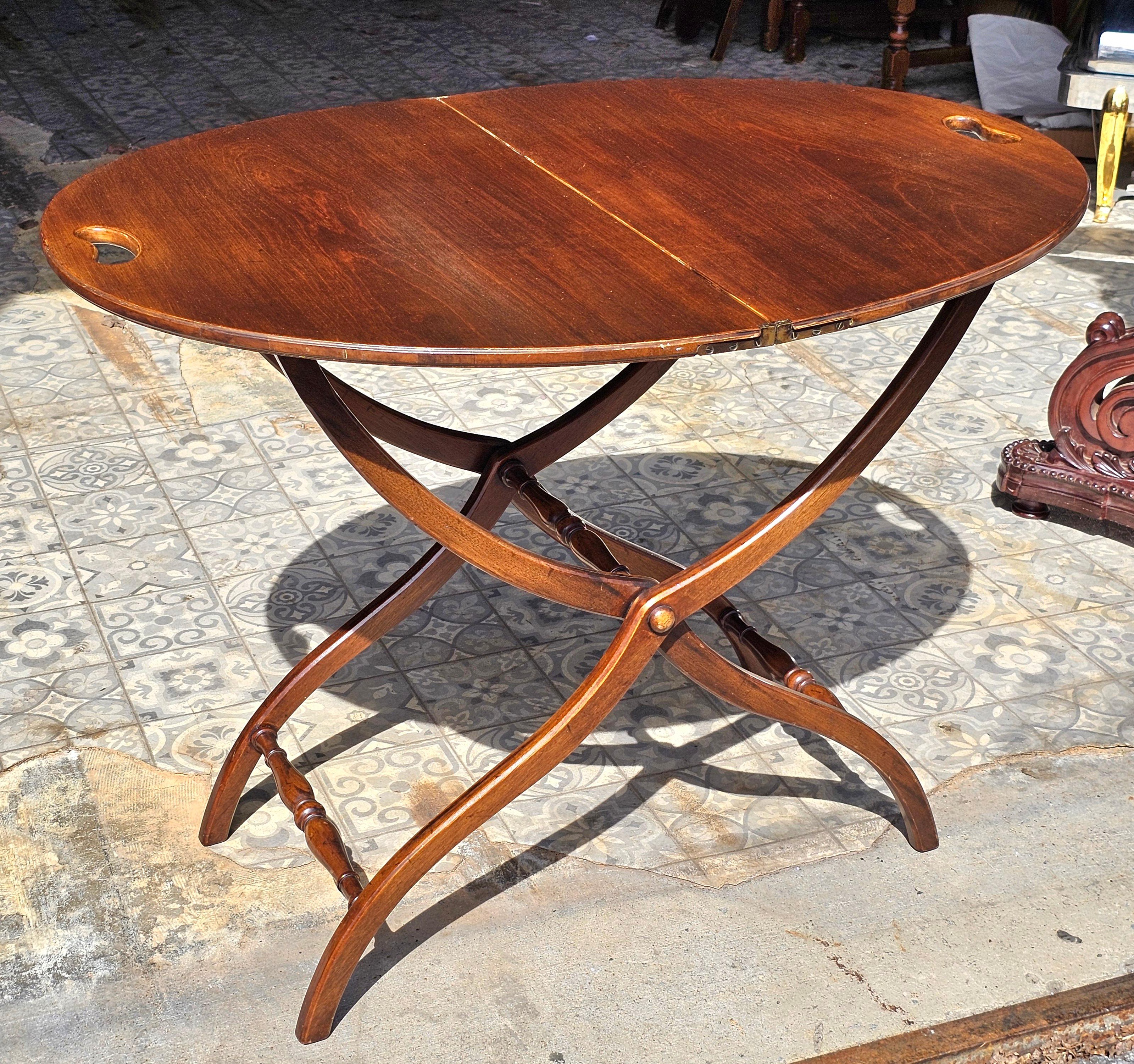 Stained Victorian Style Mahogany Folding Oval Table For Sale