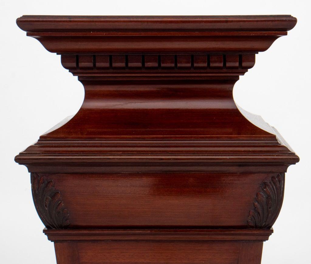 Unknown Victorian Style Mahogany Pedestal, 20th C For Sale