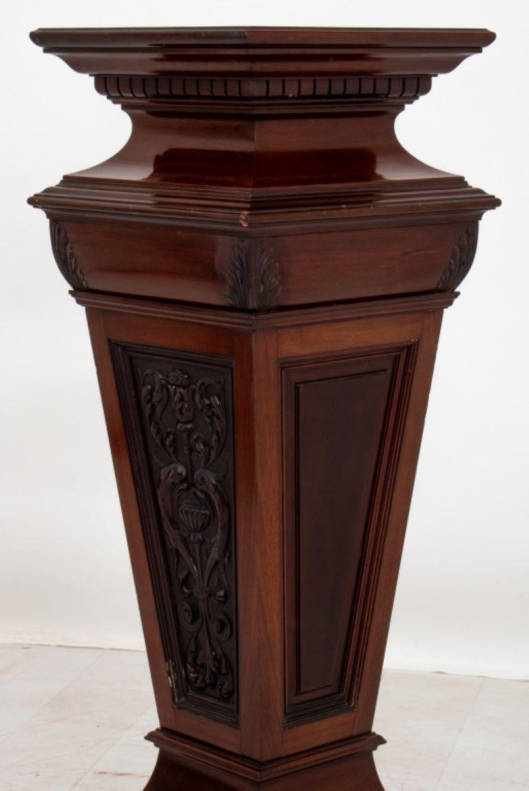 Victorian Style Mahogany Pedestal, 20th C For Sale 1
