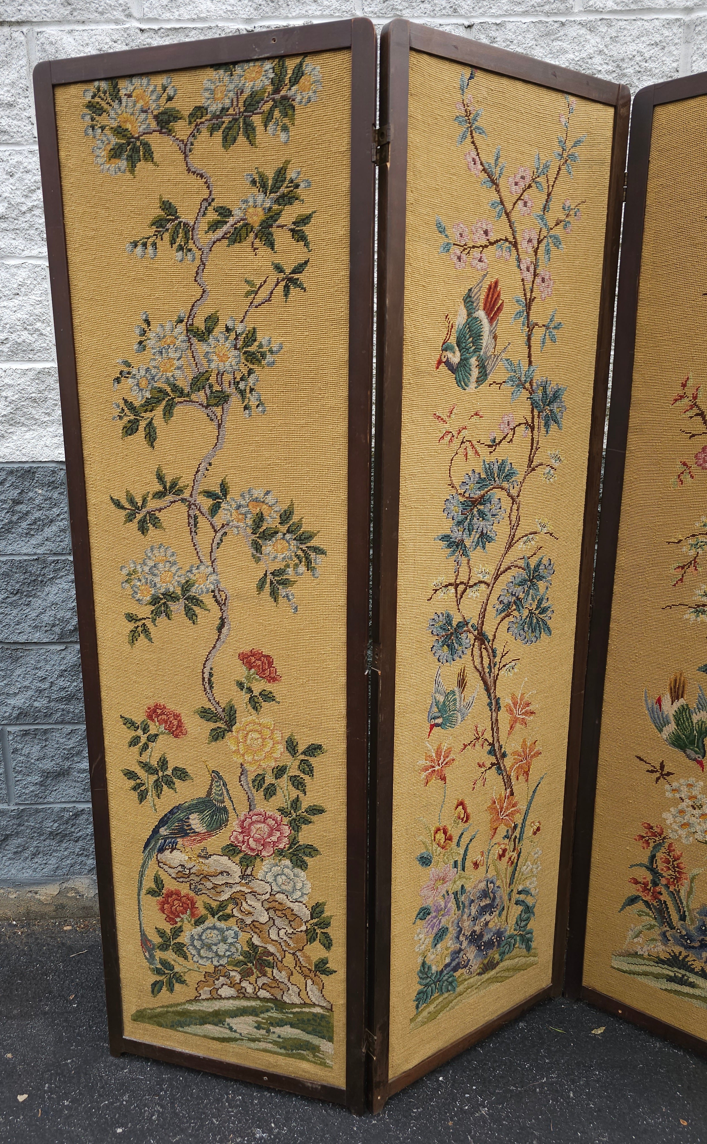 Victorian Style Needlepoint Blume & Baum Wandteppich gepolstert vier Panel Bildschirm (Viktorianisch) im Angebot