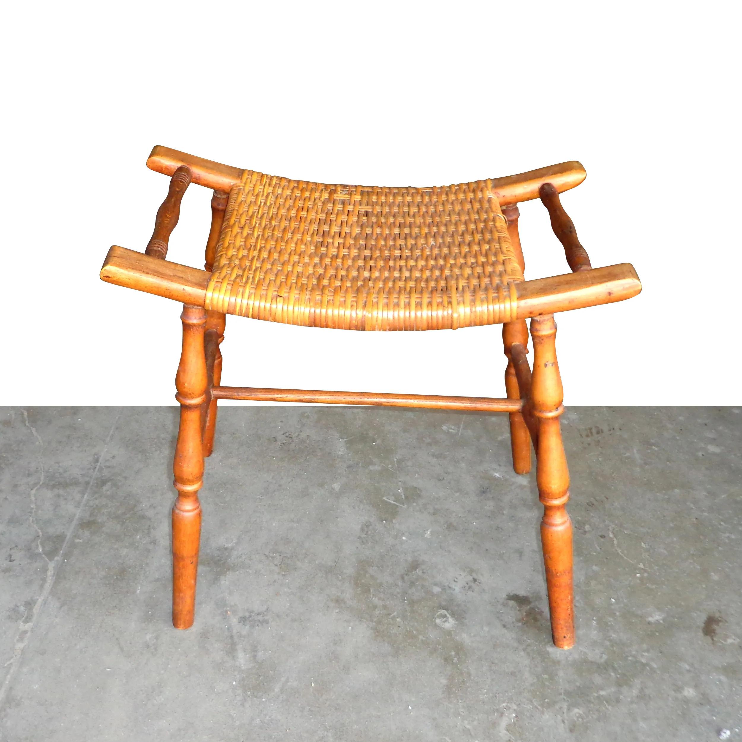 20ième siècle Tabouret en chêne et rotin de style victorien en vente