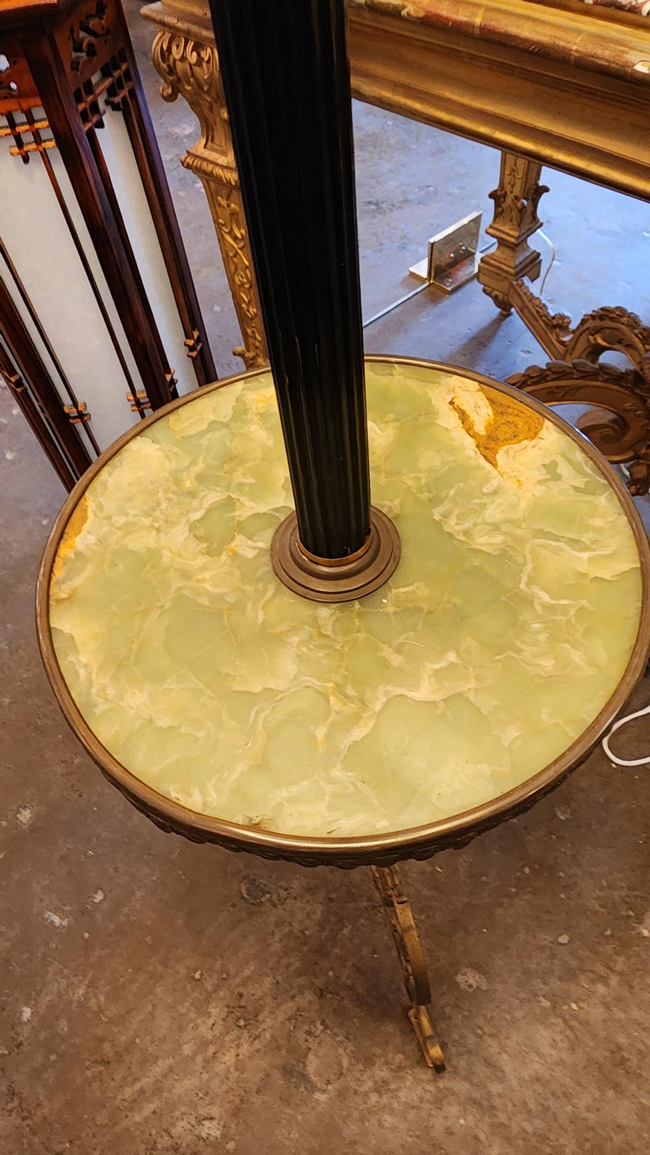 Lampadaire de style victorien en onyx et laiton Bon état - En vente à Dallas, TX