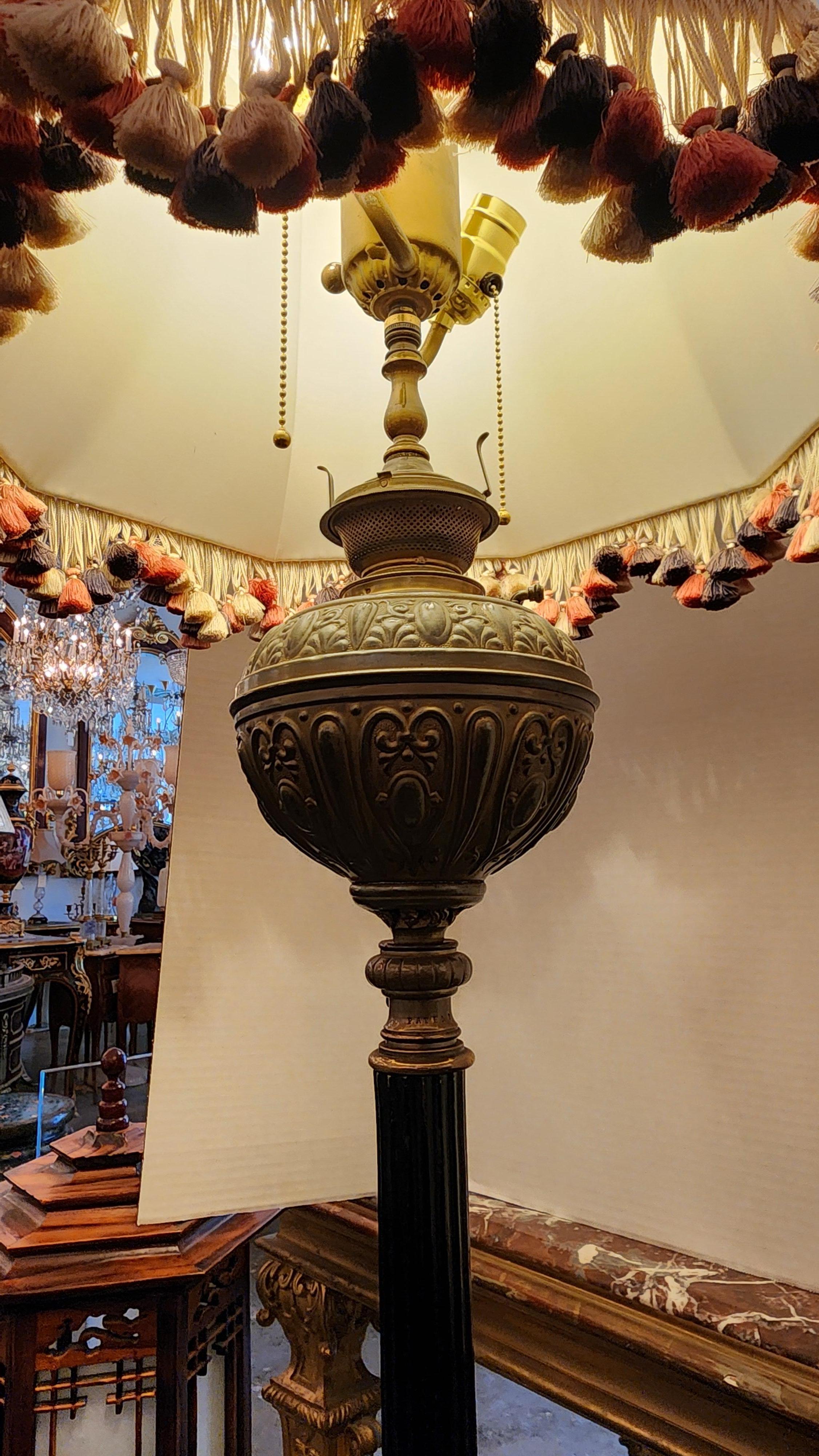 XIXe siècle Lampadaire de style victorien en onyx et laiton en vente