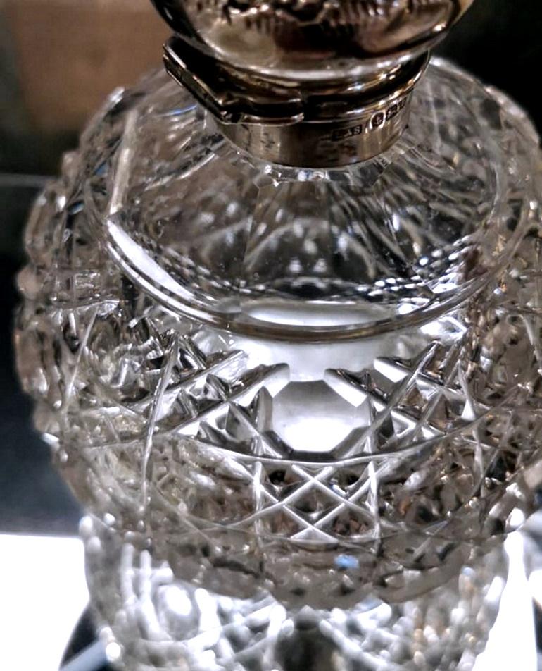 Pareja de Frascos de Inodoro Ingleses de Estilo Victoriano de Cristal y Plata de Ley en venta 6