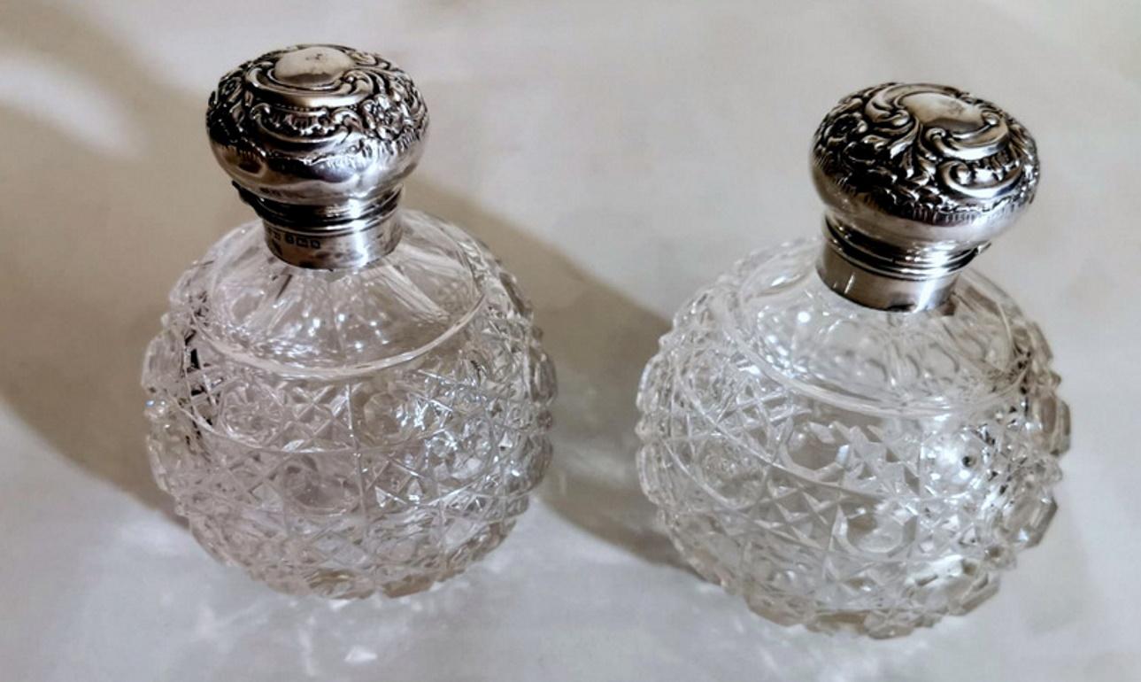 We kindly suggest you read the whole description, because with it we try to give you detailed technical and historical information to guarantee the authenticity of our objects.
Particular pair of toilet bottles in cut and ground by hand crystal; for