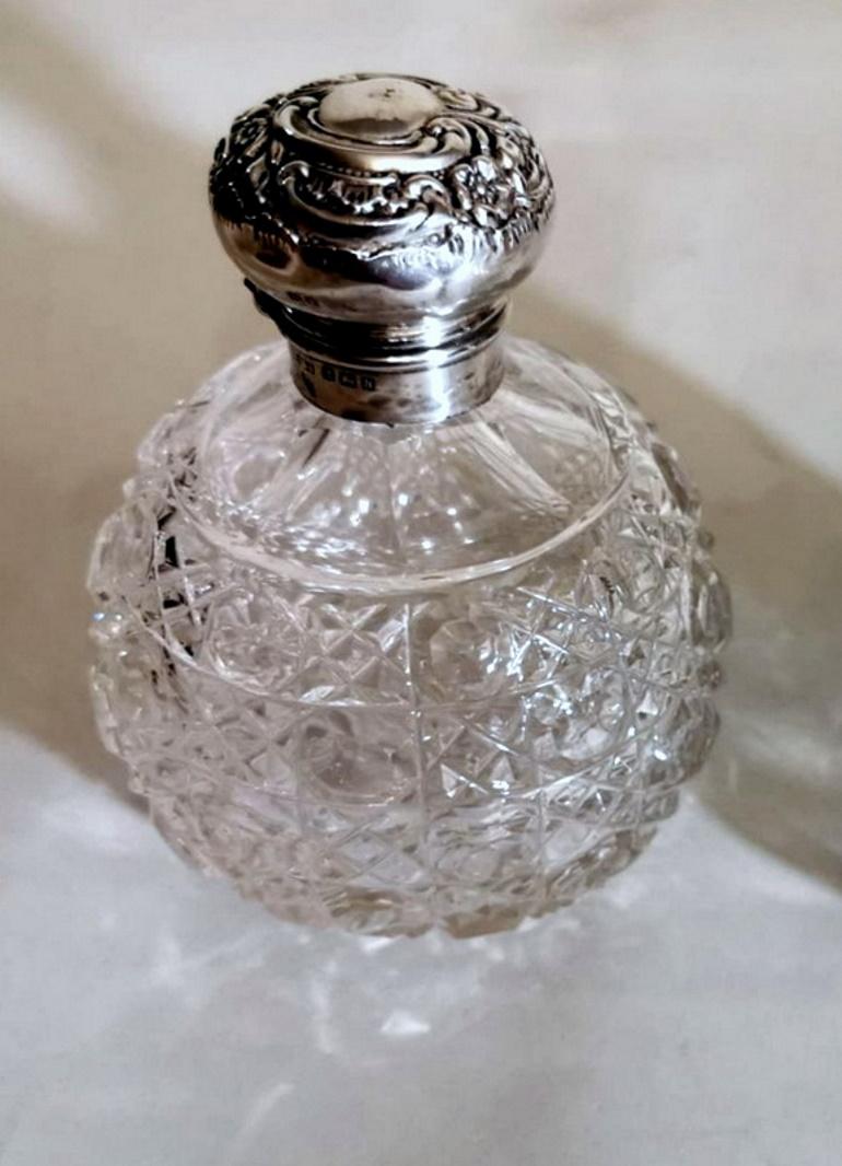 Victorian Style Pair of English Toilet Flasks Crystal Ground and Sterling Silver In Good Condition For Sale In Prato, Tuscany