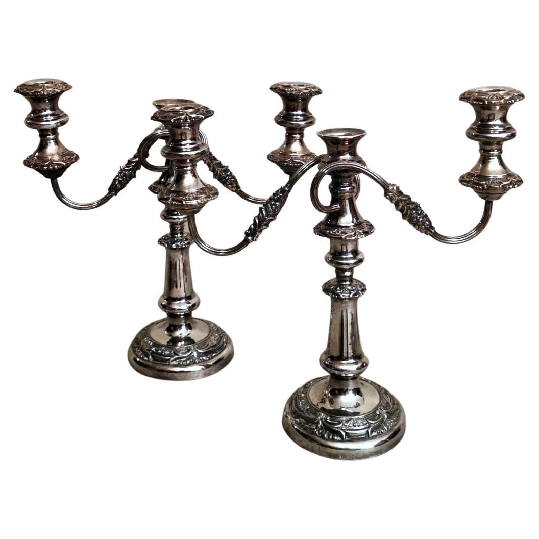 Paar versilberte, verstellbare 3-flammige Kerzenständer im viktorianischen Stil