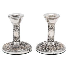 Coppia di candelieri in argento in stile vittoriano