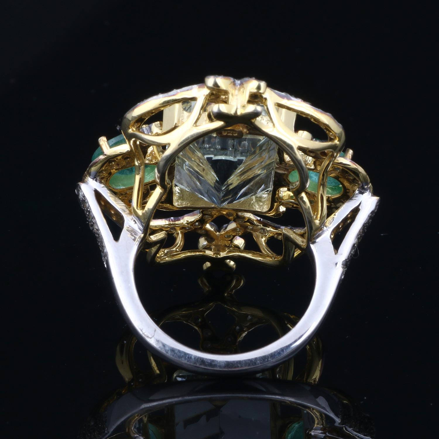 Taille ronde Bague cocktail de style victorien en argent, diamants, émeraudes et pierres précieuses - 8 en vente
