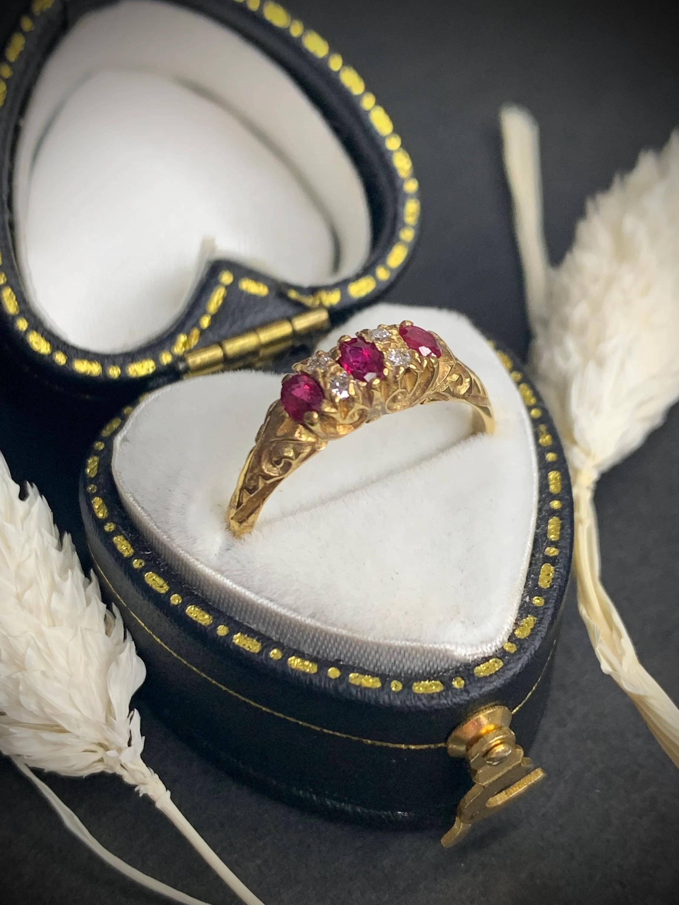 Anello con rubino e diamante intagliato a mano in stile vittoriano in vendita 5