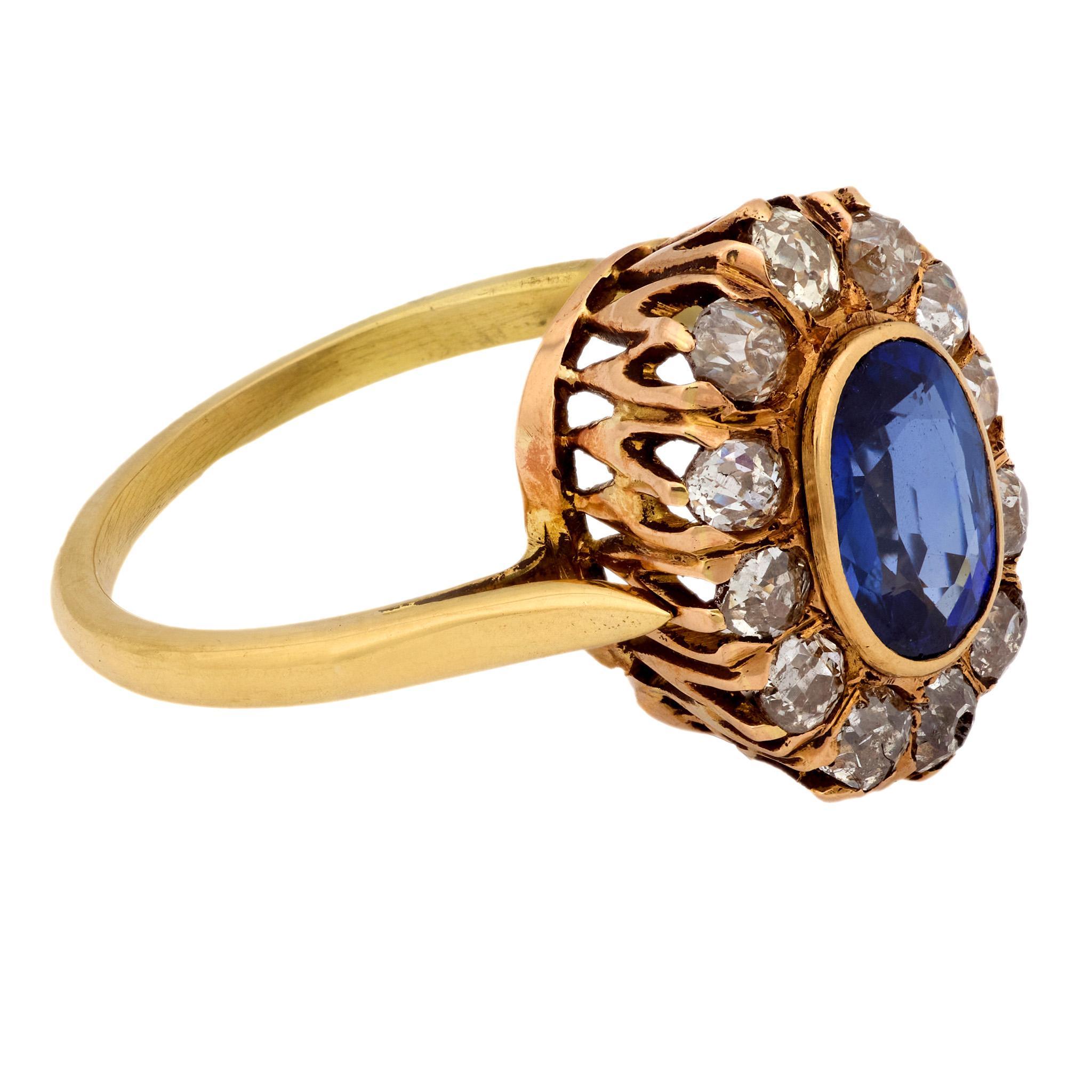 Anello a grappolo con zaffiro e diamante in oro giallo 18 carati in stile vittoriano In condizioni buone in vendita a Beverly Hills, CA