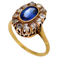 Anello a grappolo con zaffiro e diamante in oro giallo 18 carati in stile vittoriano
