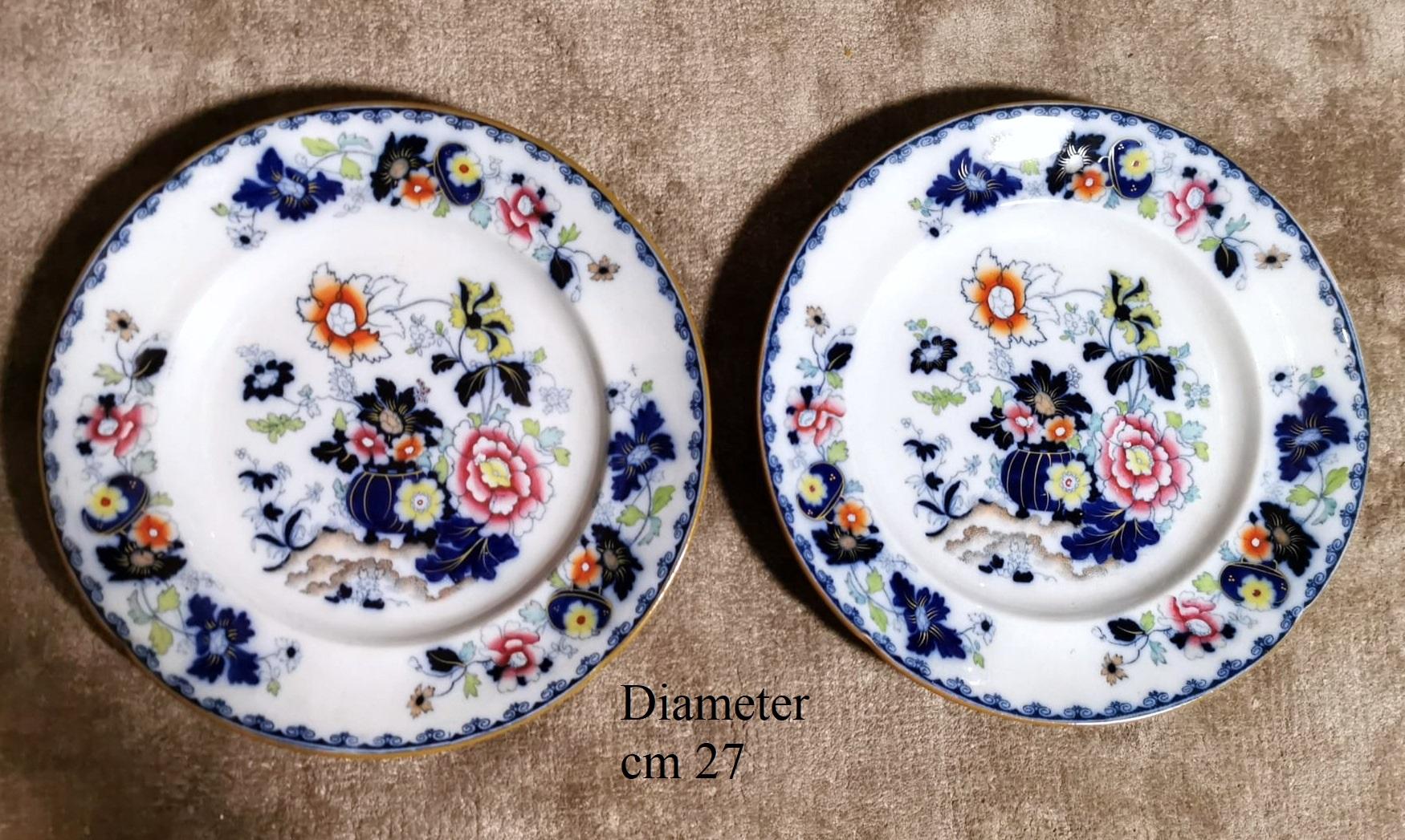 Hand-Painted Victorian Style Set 4 English Plates Transferware Decorations Royal Arms Mark For Sale