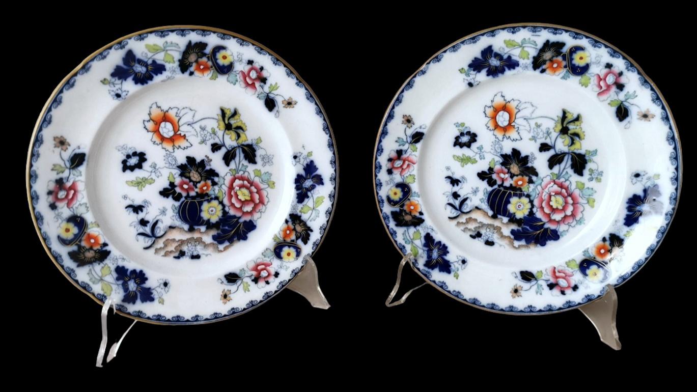 Victorian Style Set 4 English Plates Transferware Decorations Royal Arms Mark In Good Condition For Sale In Prato, Tuscany