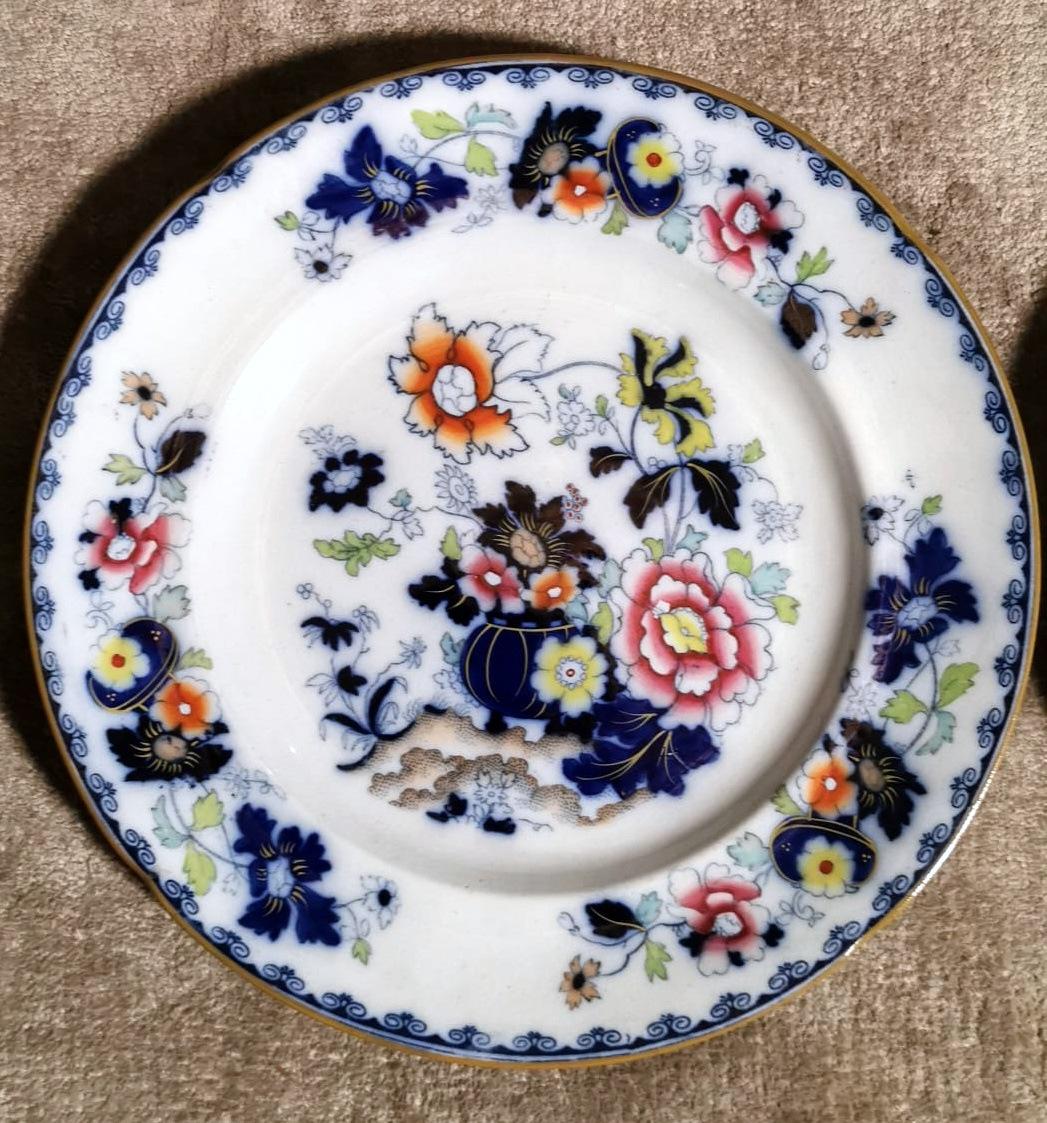 19th Century Victorian Style Set 4 English Plates Transferware Decorations Royal Arms Mark For Sale