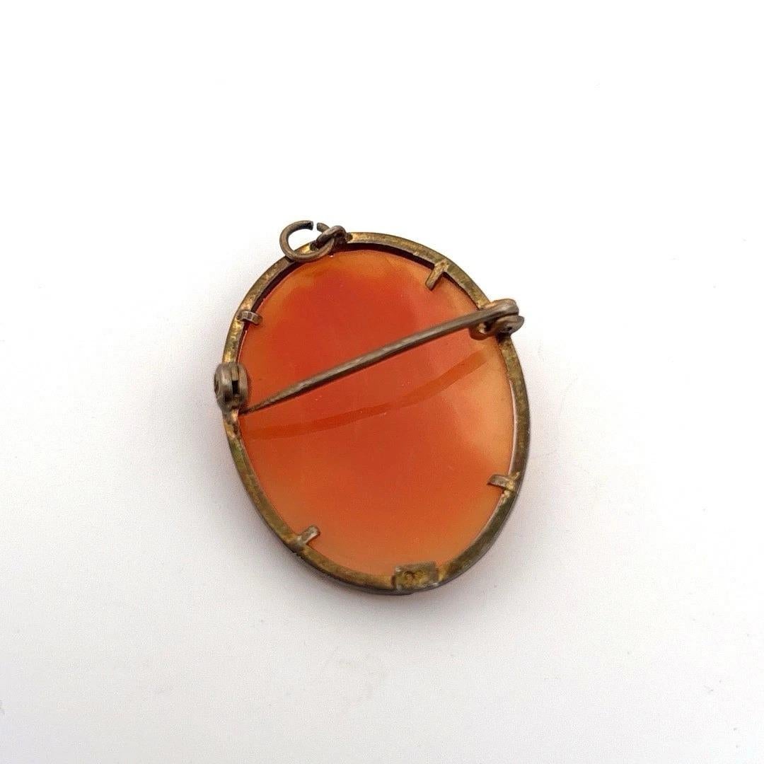 Art déco Broche de style victorien avec cadre plaqué jaune, 3.5cm x 2.5cm en vente