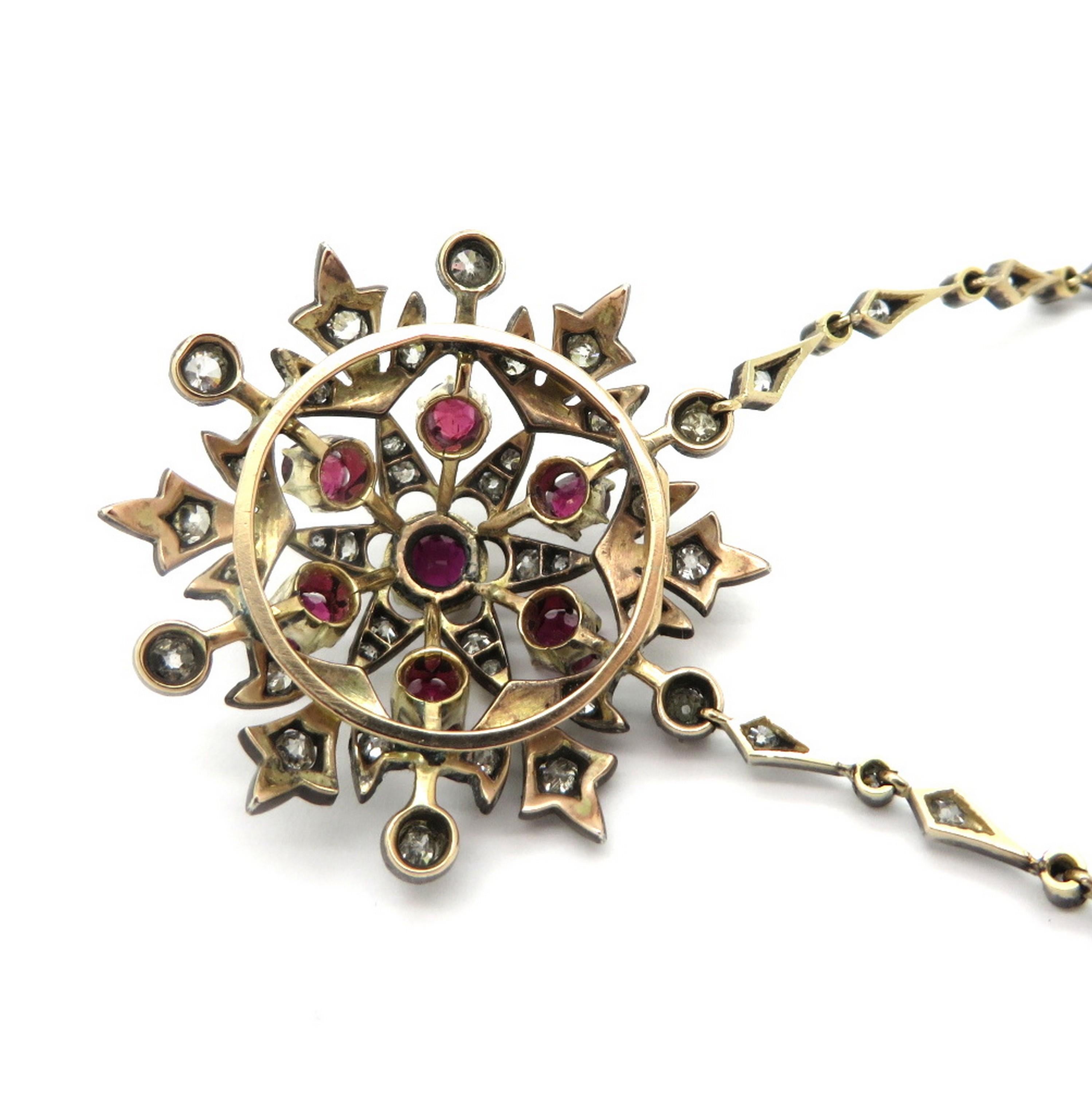 Collier de style victorien en argent et or jaune 18 carats avec fleurs en rubis et diamants en vente 3