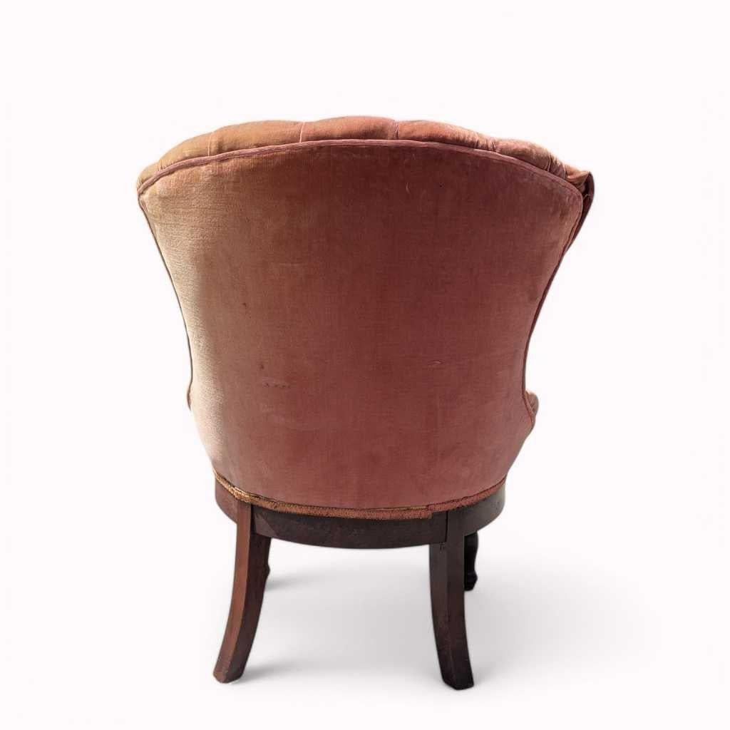 Chaise pantoufle de style victorien, velours rose tufté, base en bois sculpté, vers 1900 en vente 5