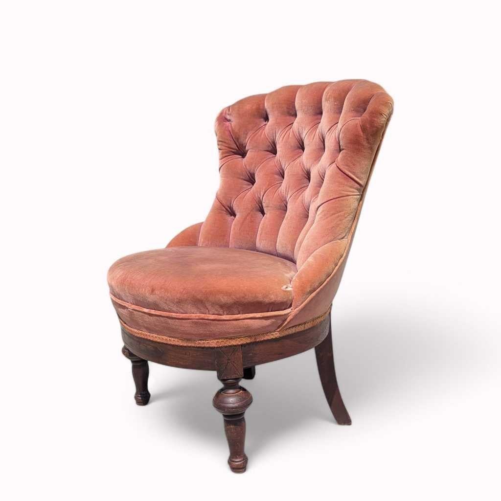 Chaise pantoufle de style victorien, velours rose tufté, base en bois sculpté, vers 1900 en vente 13