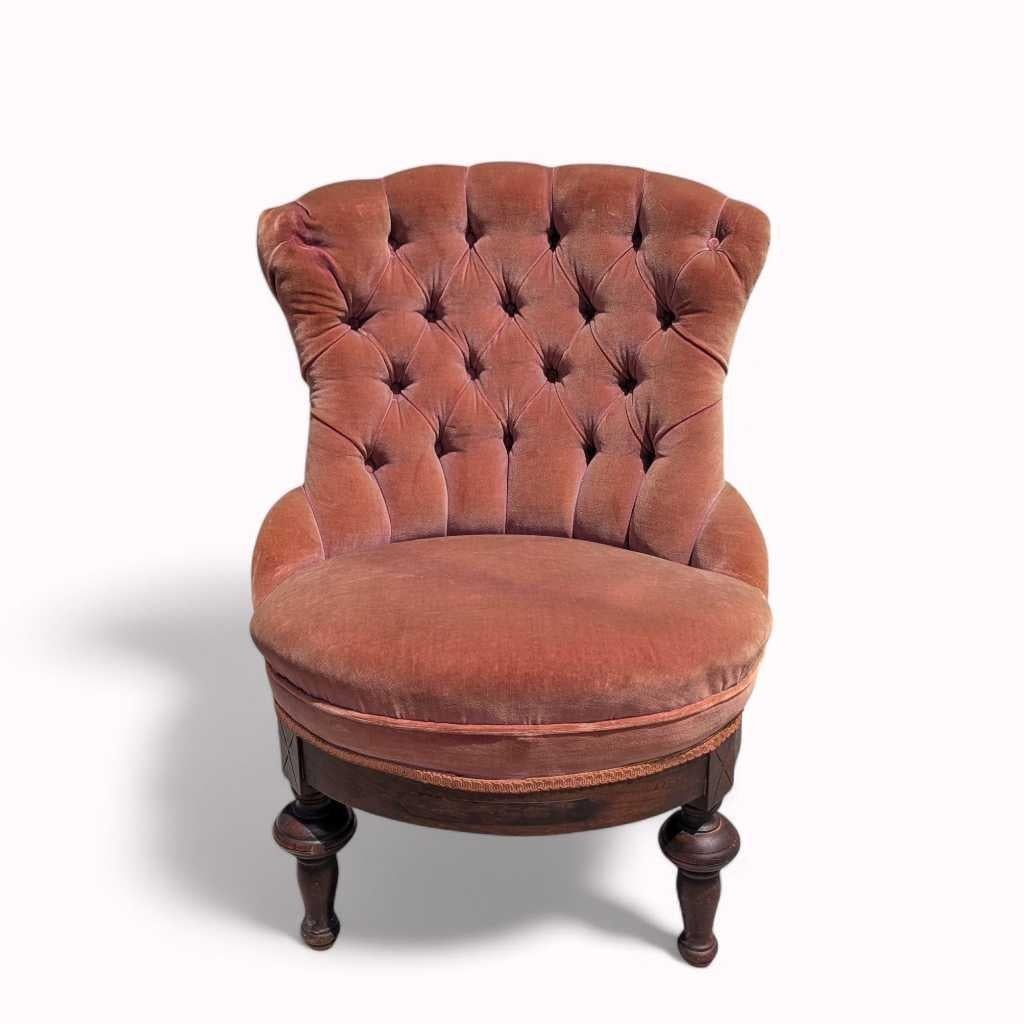 20ième siècle Chaise pantoufle de style victorien, velours rose tufté, base en bois sculpté, vers 1900 en vente