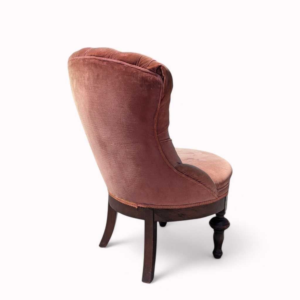 Chaise pantoufle de style victorien, velours rose tufté, base en bois sculpté, vers 1900 en vente 2