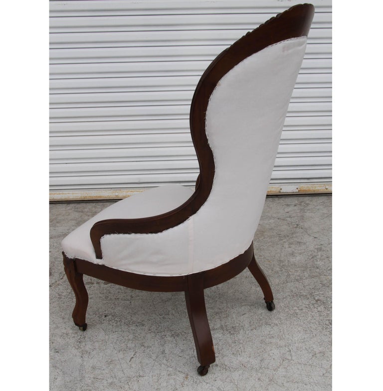 Victorian Style Spoon Back Parlor Lounge Chair In Good Condition For Sale In Pasadena, TX