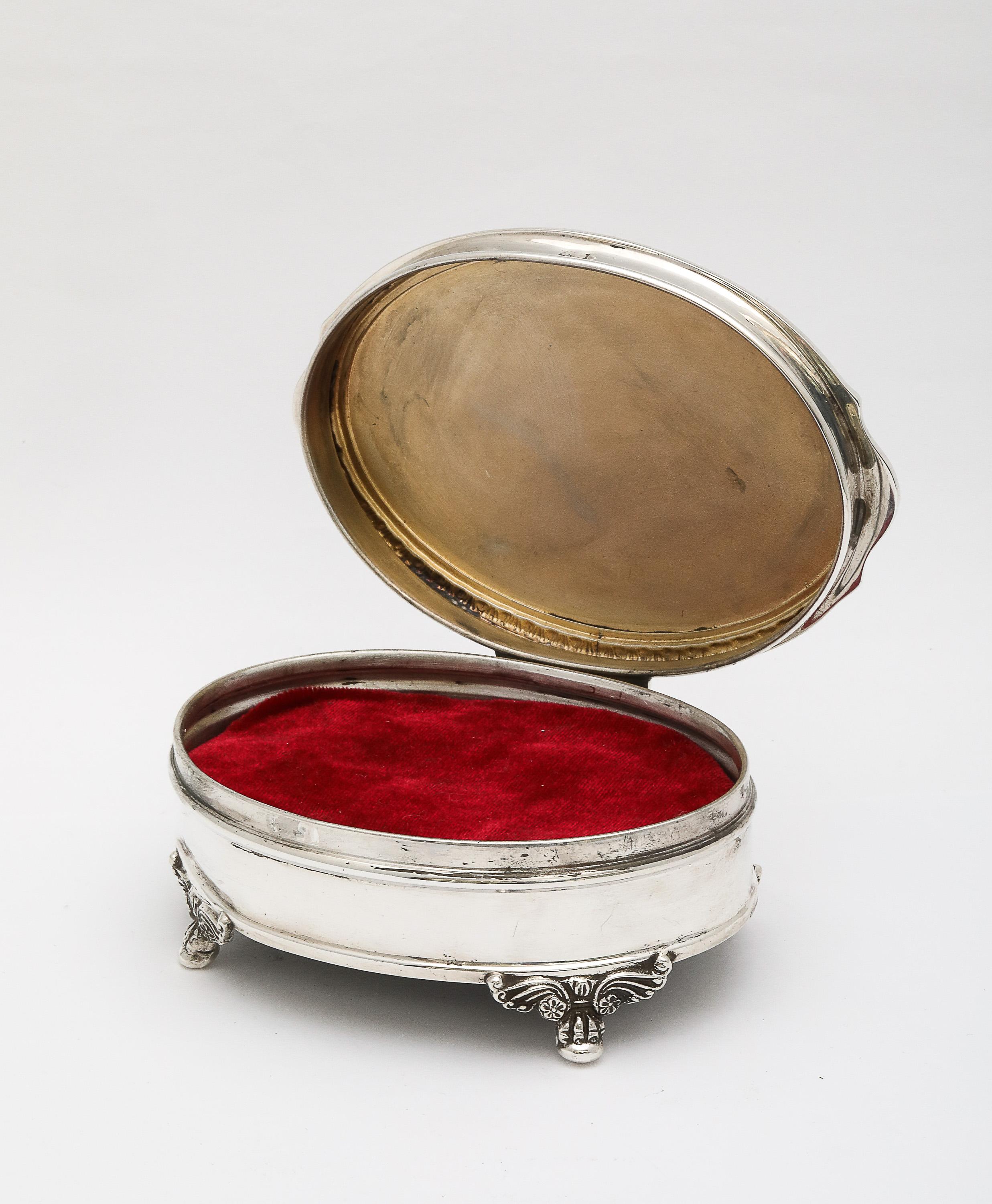 Victorian-Style Sterling Silver Jewelry/Trinkets Box  With Hinged Lid For Sale 6