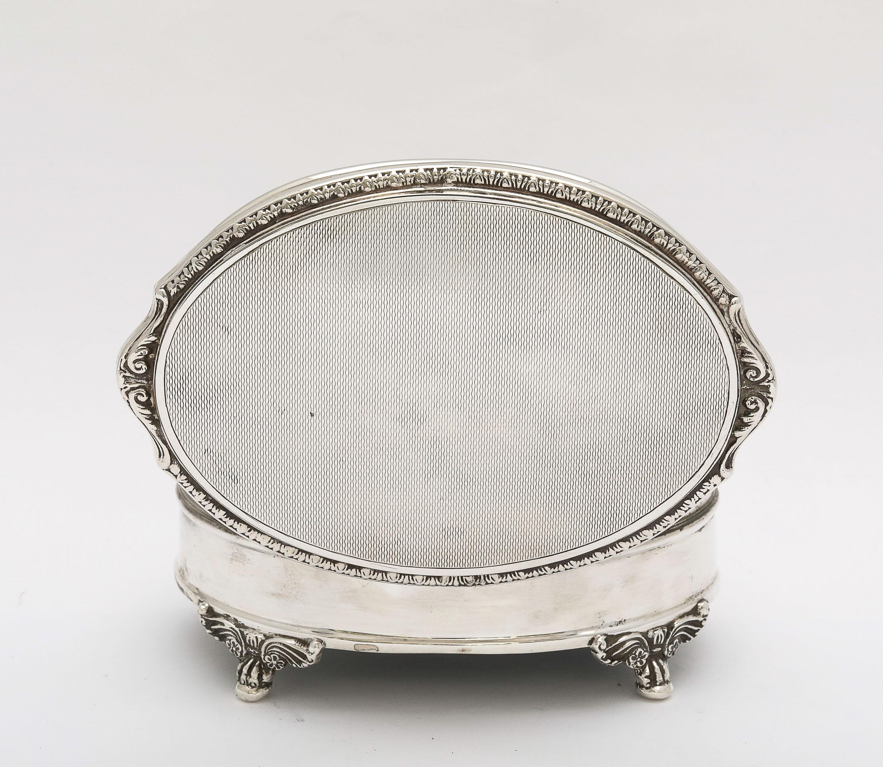 Victorian-Style Sterling Silver Jewelry/Trinkets Box  With Hinged Lid For Sale 7