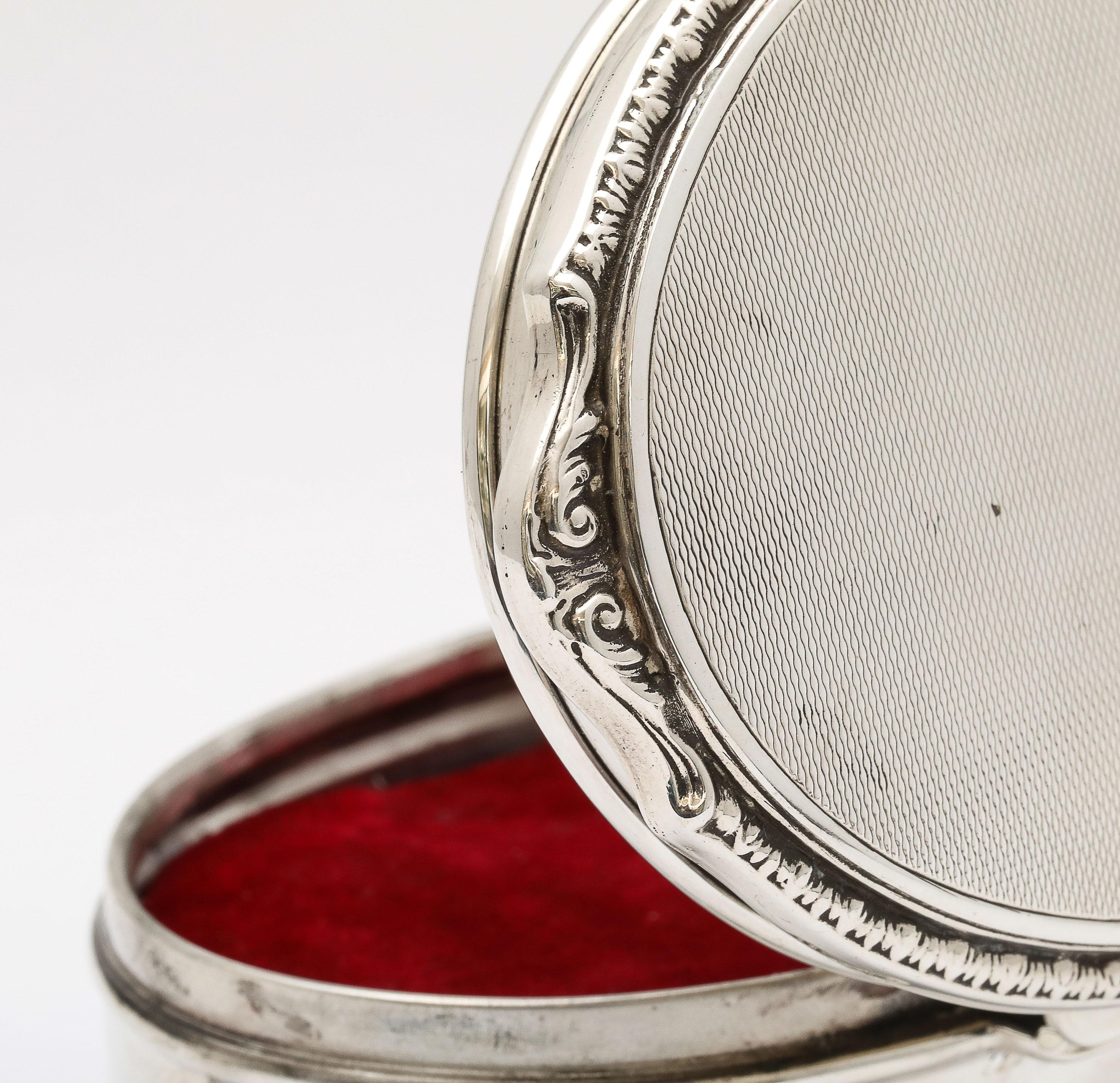 Victorian-Style Sterling Silver Jewelry/Trinkets Box  With Hinged Lid For Sale 8