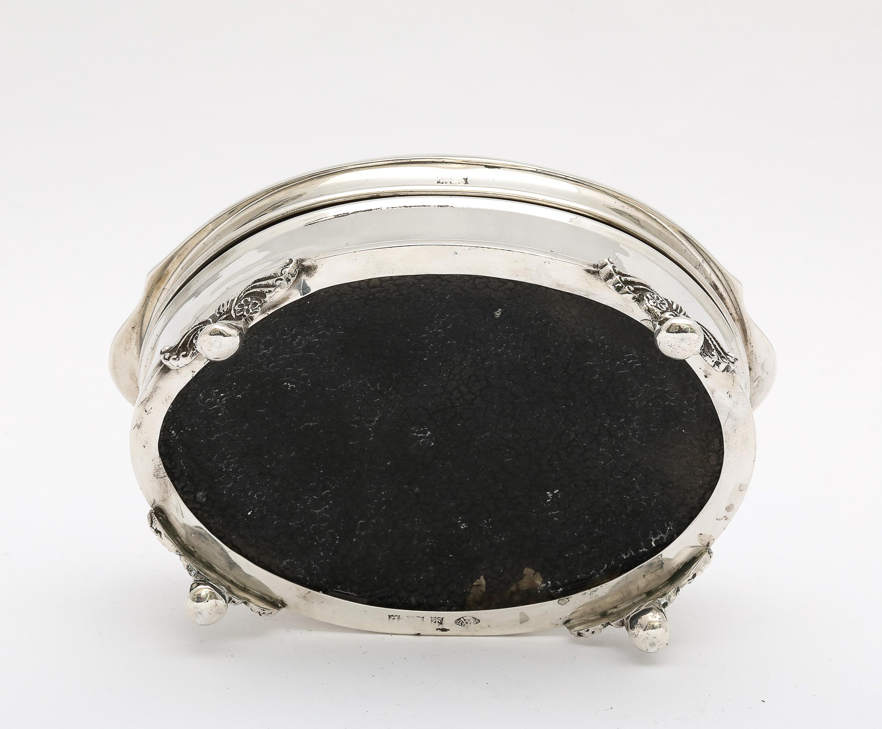 Victorian-Style Sterling Silver Jewelry/Trinkets Box  With Hinged Lid For Sale 9