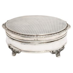 Boîte à bijoux en argent sterling de style victorien  Avec couvercle à charnière