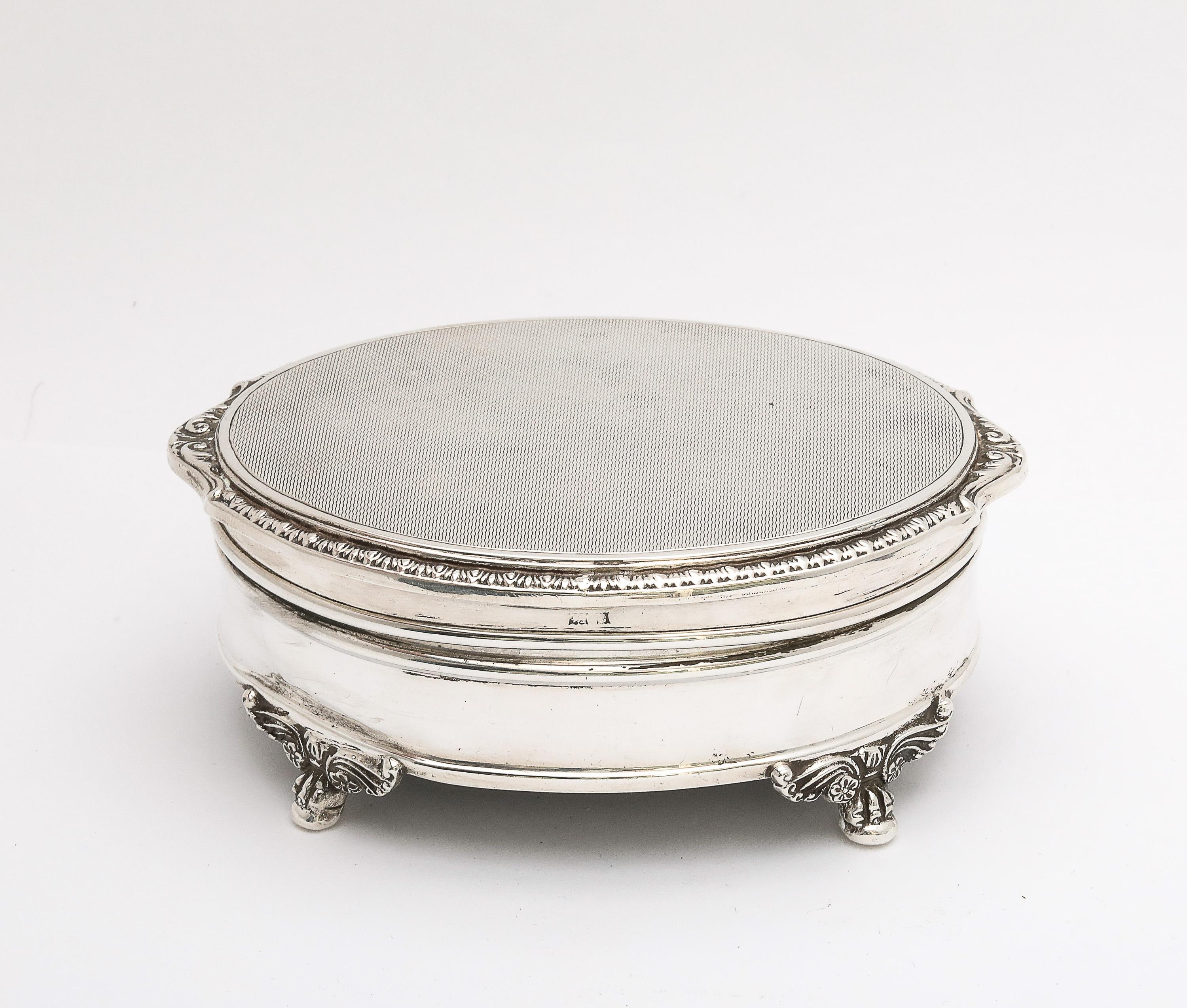 English Victorian-Style Sterling Silver Jewelry/Trinkets Box  With Hinged Lid For Sale
