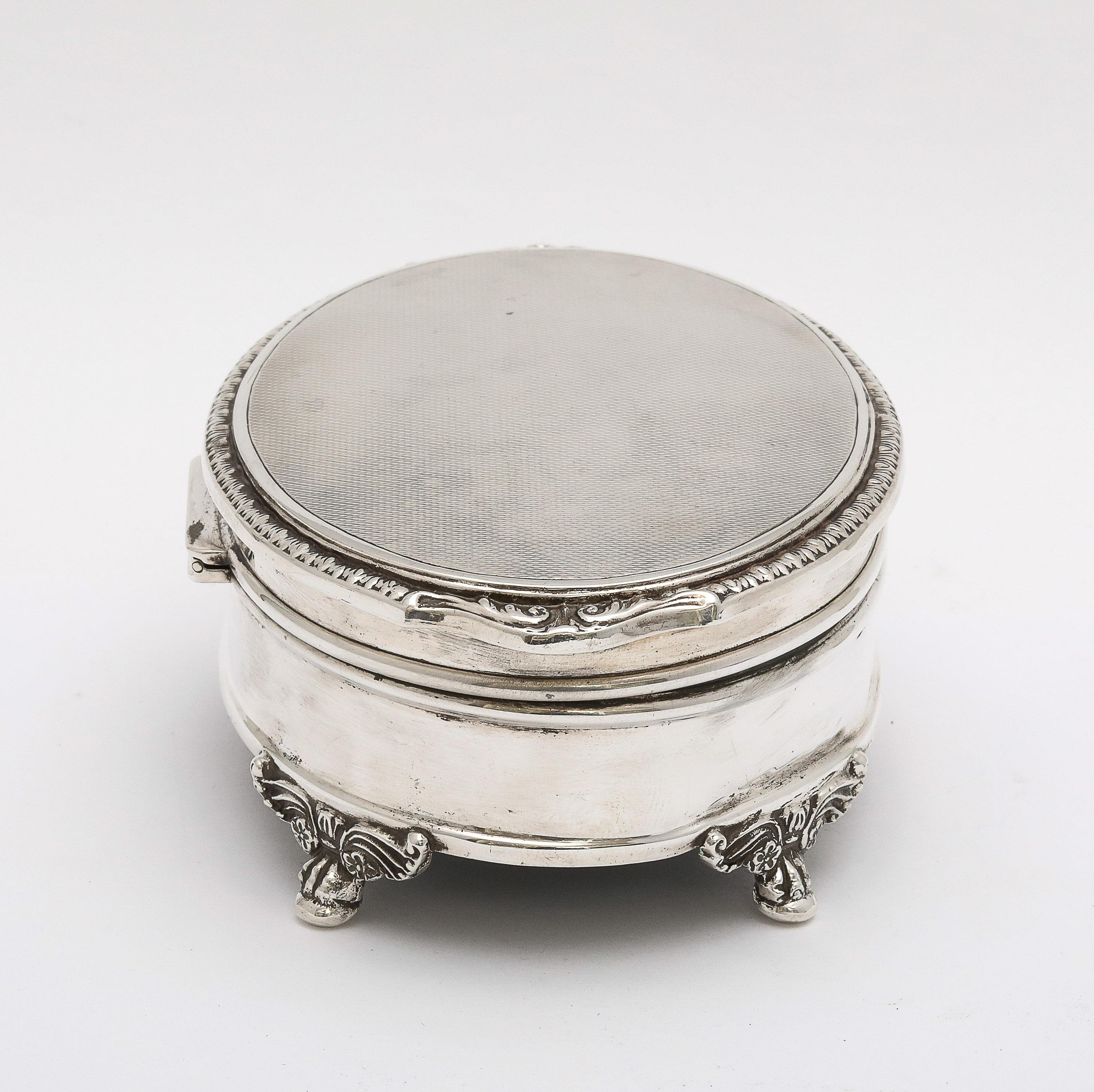 Mid-20th Century Victorian-Style Sterling Silver Jewelry/Trinkets Box  With Hinged Lid For Sale