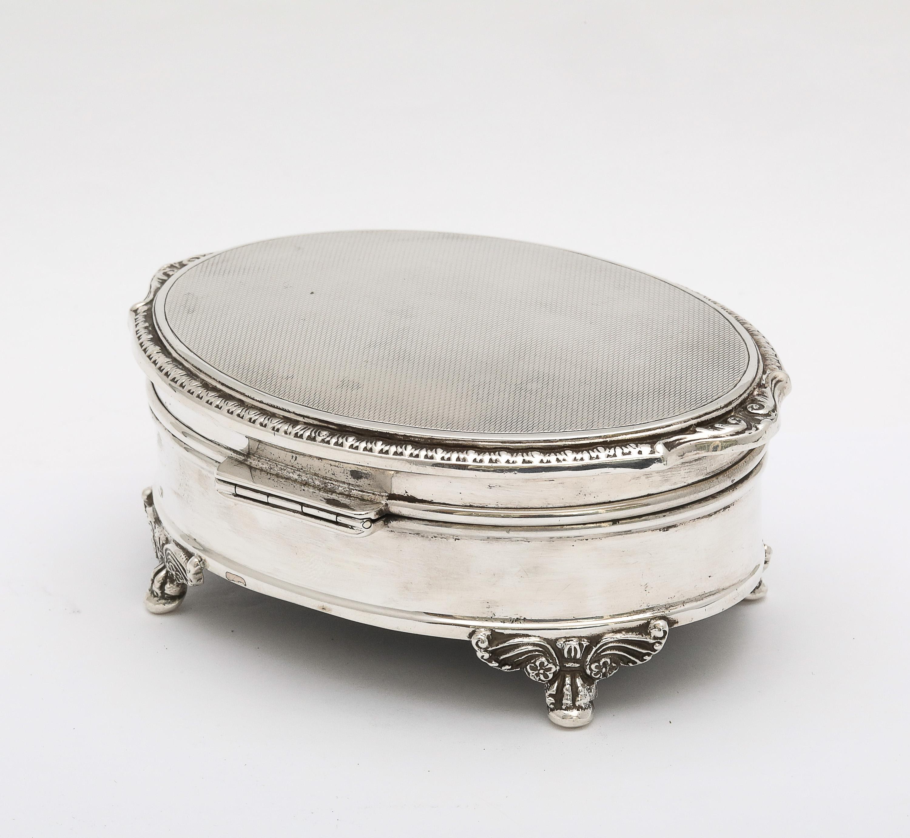 Victorian-Style Sterling Silver Jewelry/Trinkets Box  With Hinged Lid For Sale 1
