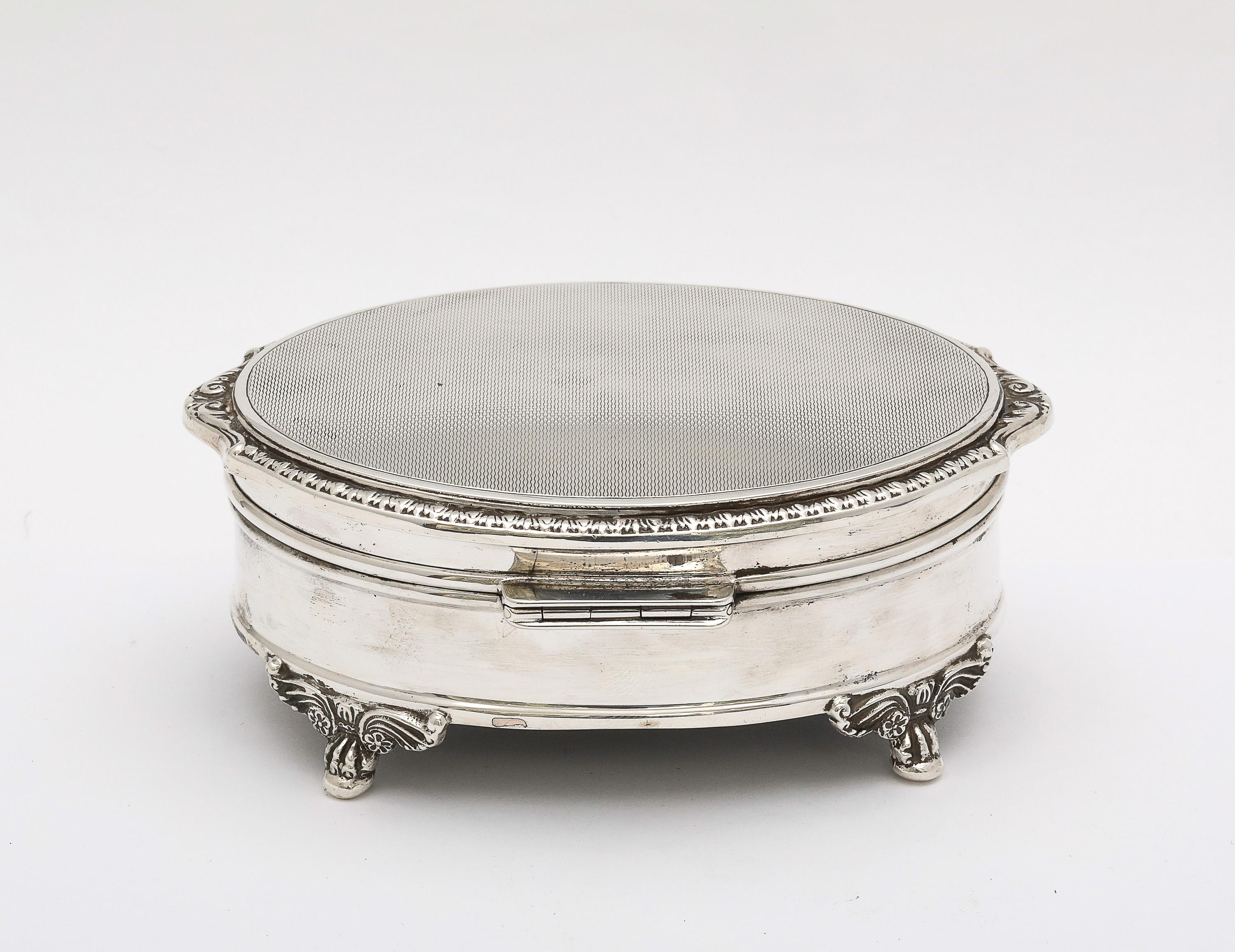 Victorian-Style Sterling Silver Jewelry/Trinkets Box  With Hinged Lid For Sale 2