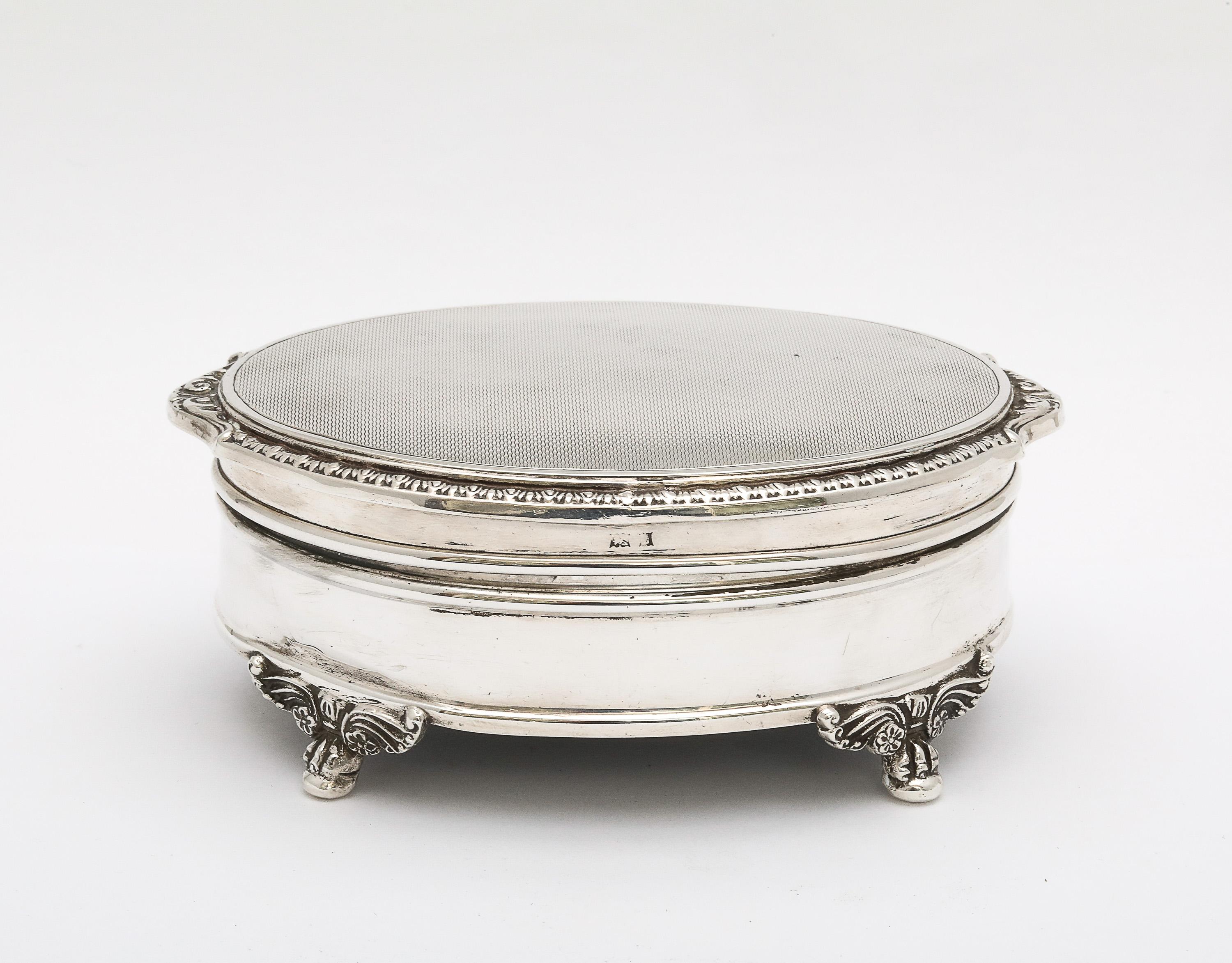 Victorian-Style Sterling Silver Jewelry/Trinkets Box  With Hinged Lid For Sale