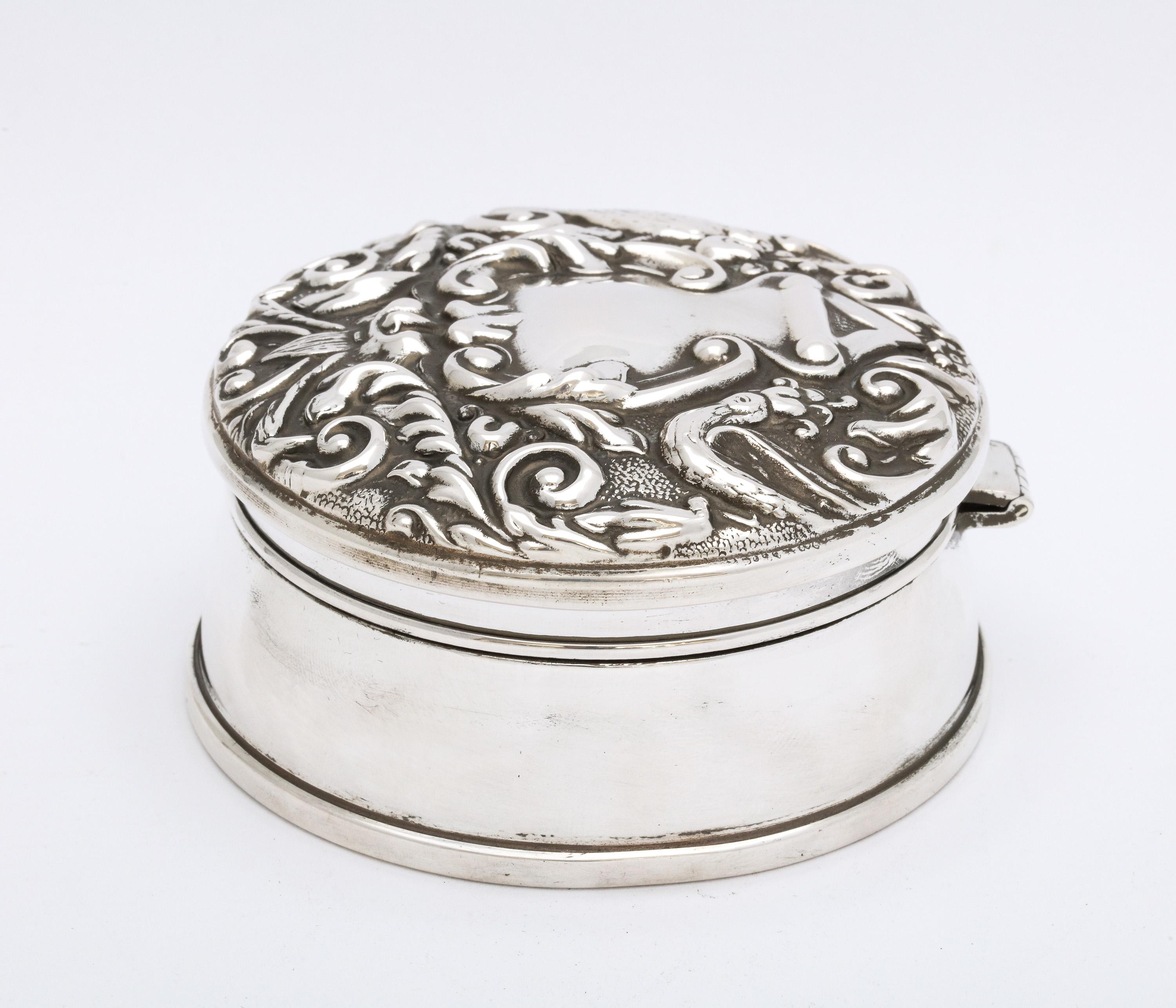 Late 20th Century Victorian-Style Sterling Silver Trinkets Box with Hinged Lid For Sale