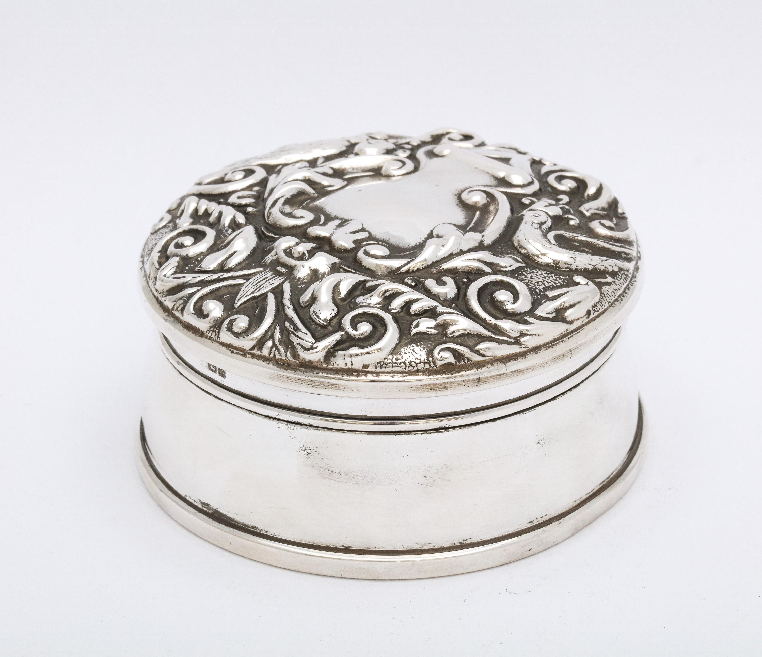 Victorian-Style Sterling Silver Trinkets Box with Hinged Lid For Sale 1
