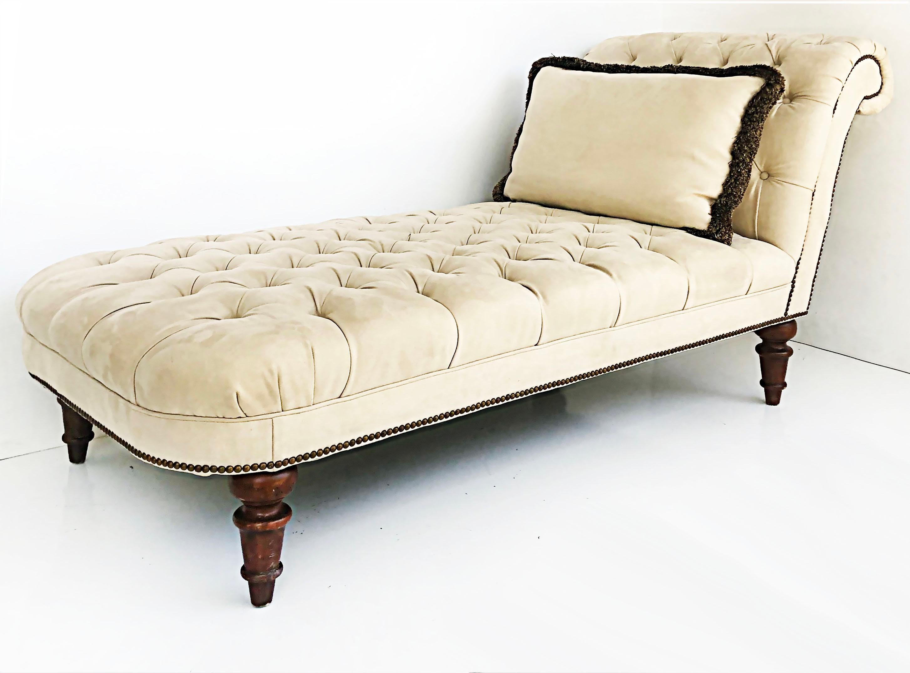 Victorian-Style Tufted Upholstered Chaise Lounge with Turned Legs For