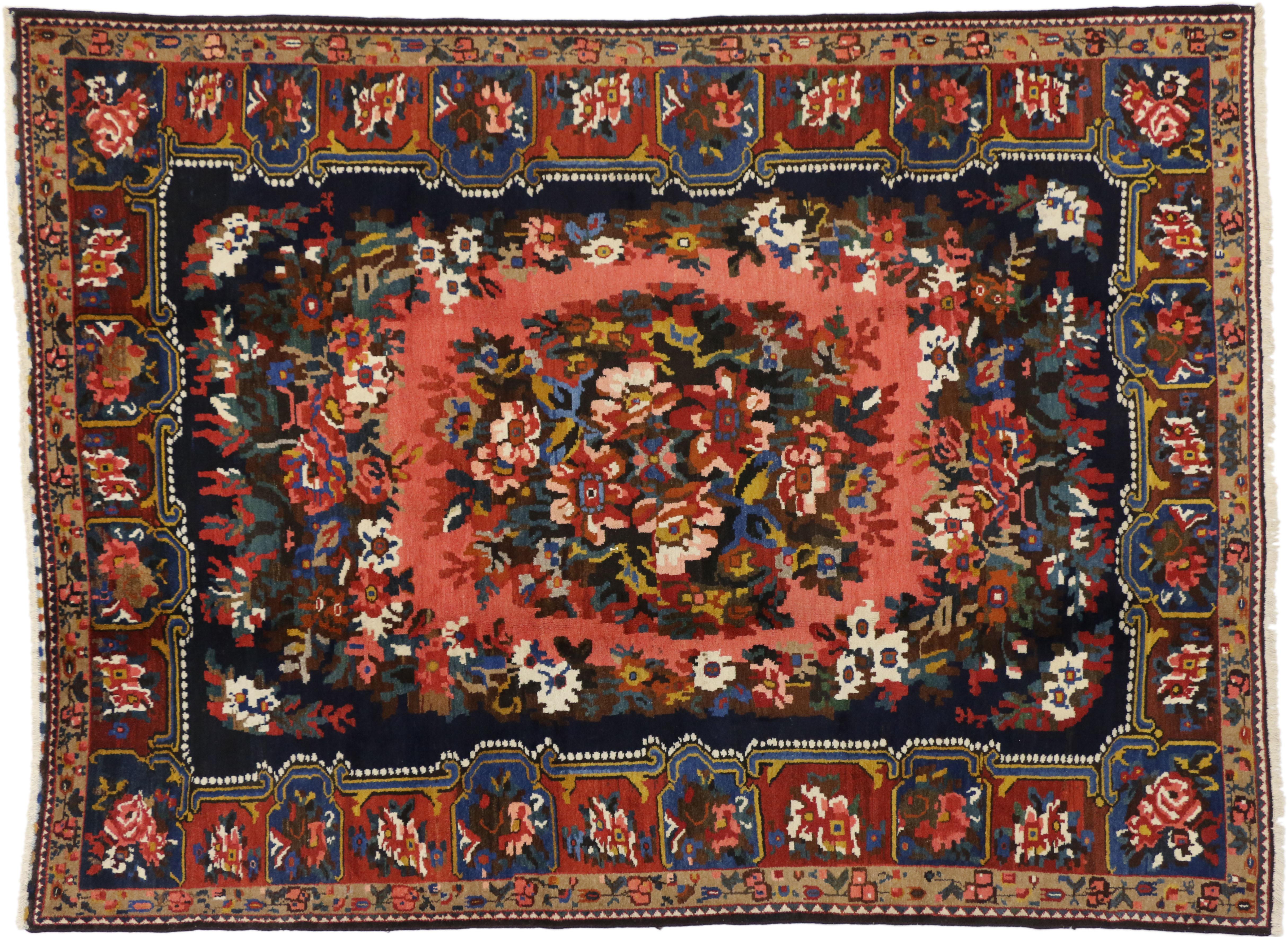 Persischer Bibibaff Bakhtiari Gol Farang Vintage-Teppich mit Perlenbordüre, Bibibaff im Zustand „Gut“ im Angebot in Dallas, TX