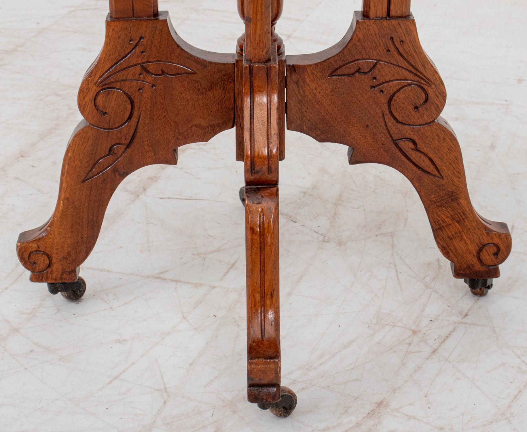 Viktorianischer Stil Nussbaum Marmorplatte Tisch (20. Jahrhundert) im Angebot