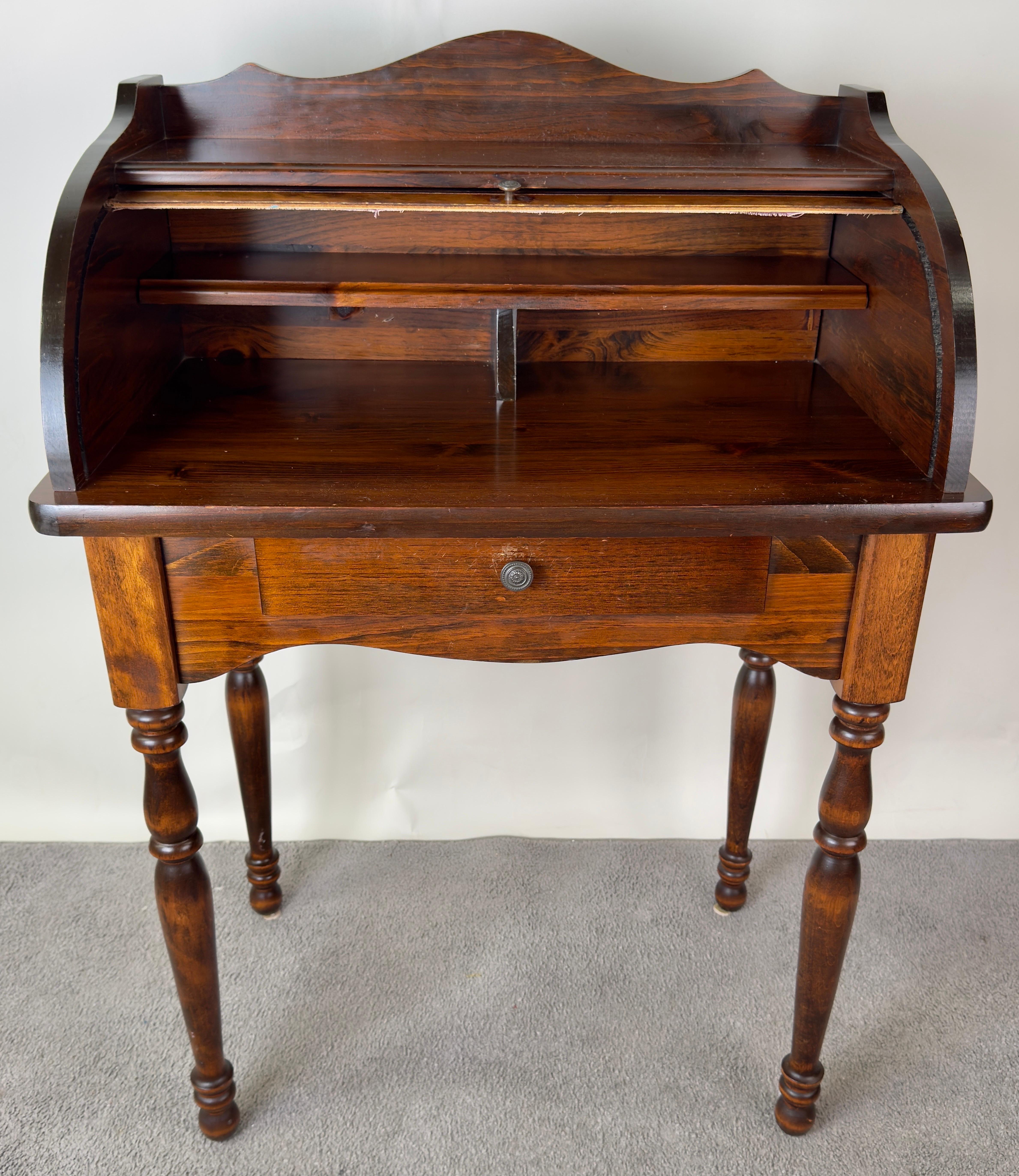 Victorian Style Walnut Roll-Top Desk with Tambour Front In Good Condition In Plainview, NY