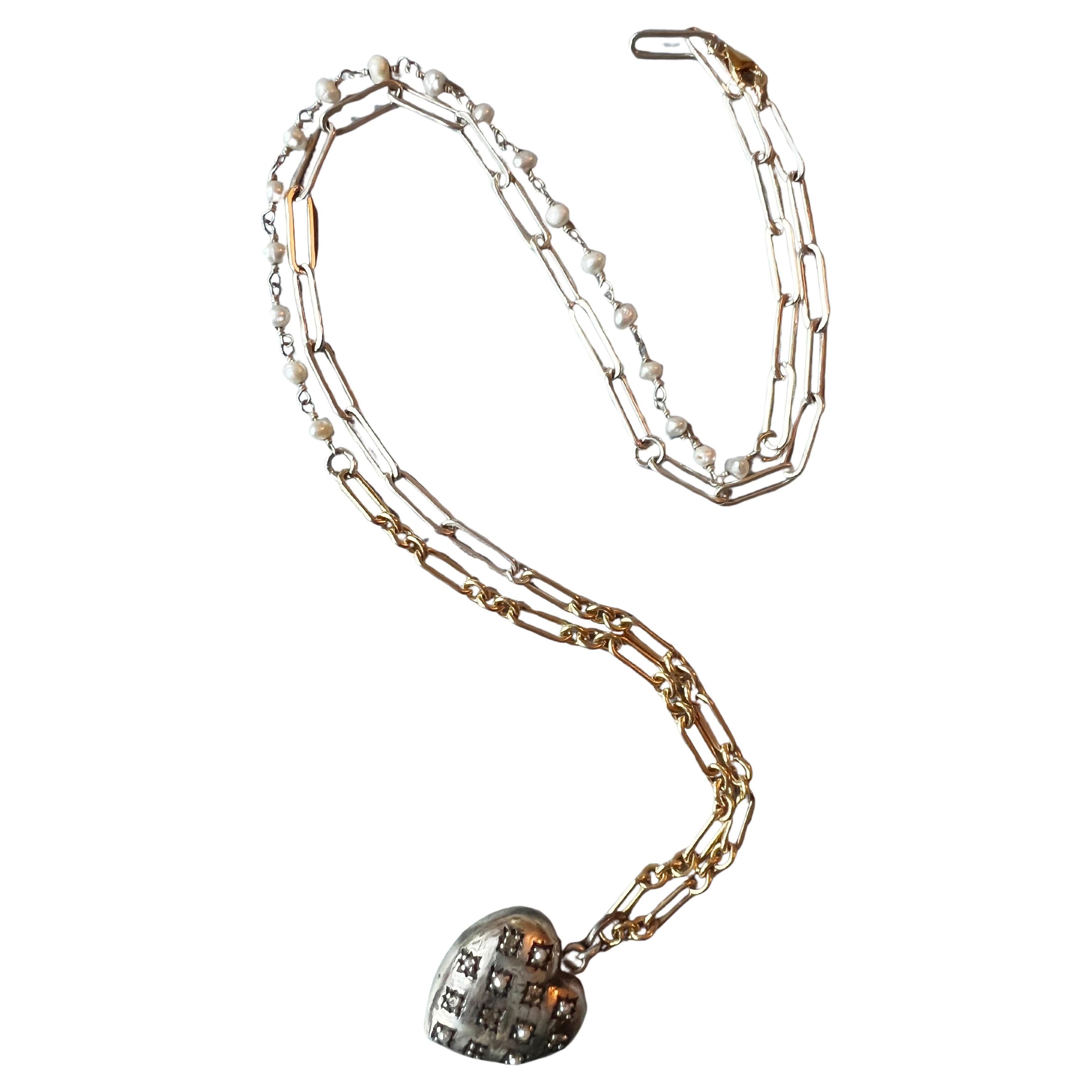 Collier coeur diamant blanc Rosario Argent Mini perle blanche

Chaîne : Laiton doré
Coeur : Argent massif

Design/One : J DAUPHIN

Longueur : 28 pouces 

Les diamants blancs ont une signification spirituelle importante en incarnant la pureté, la