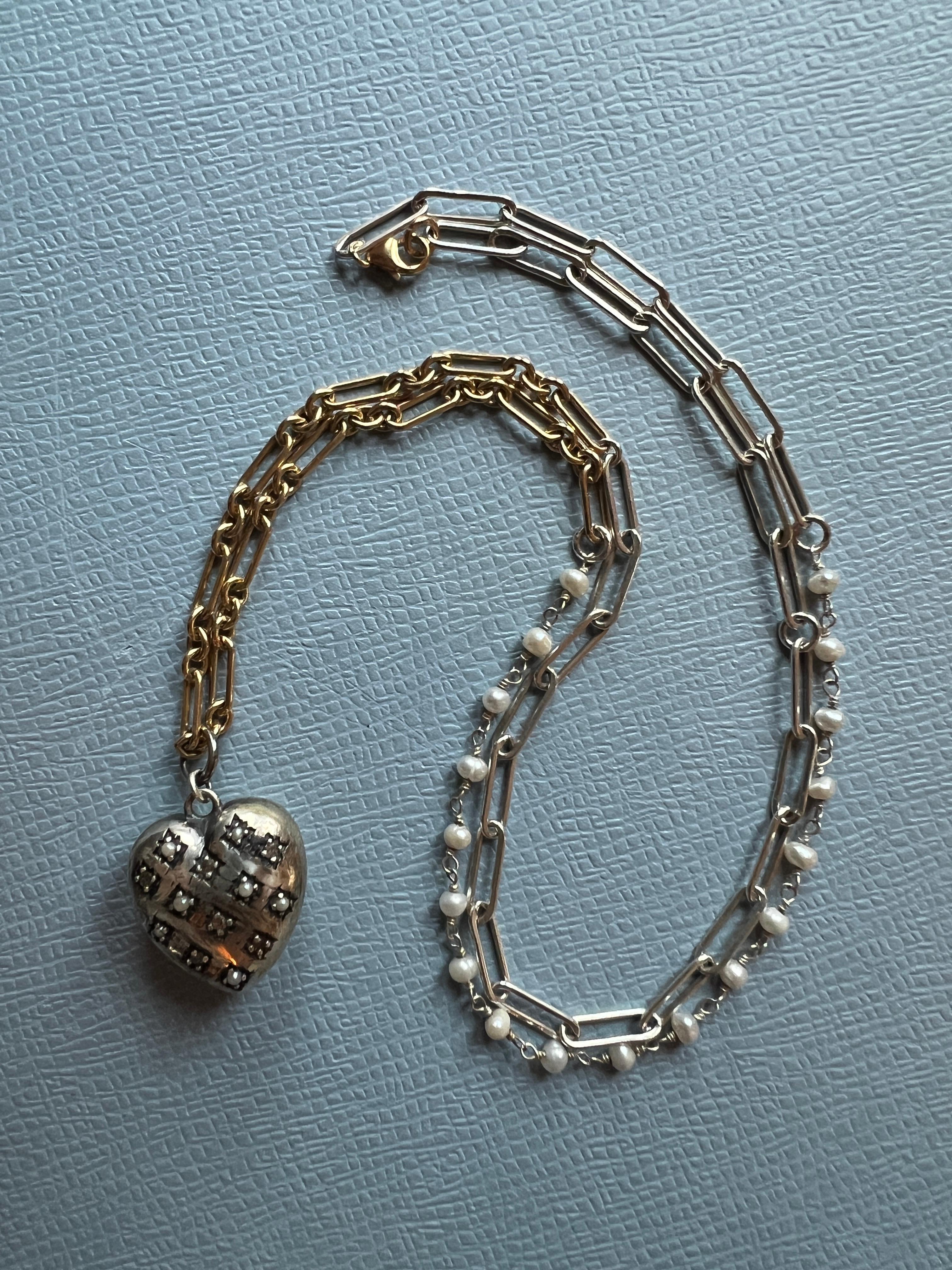 Collier coeur diamant blanc Rosario Argent Mini perle blanche Neuf - En vente à Los Angeles, CA