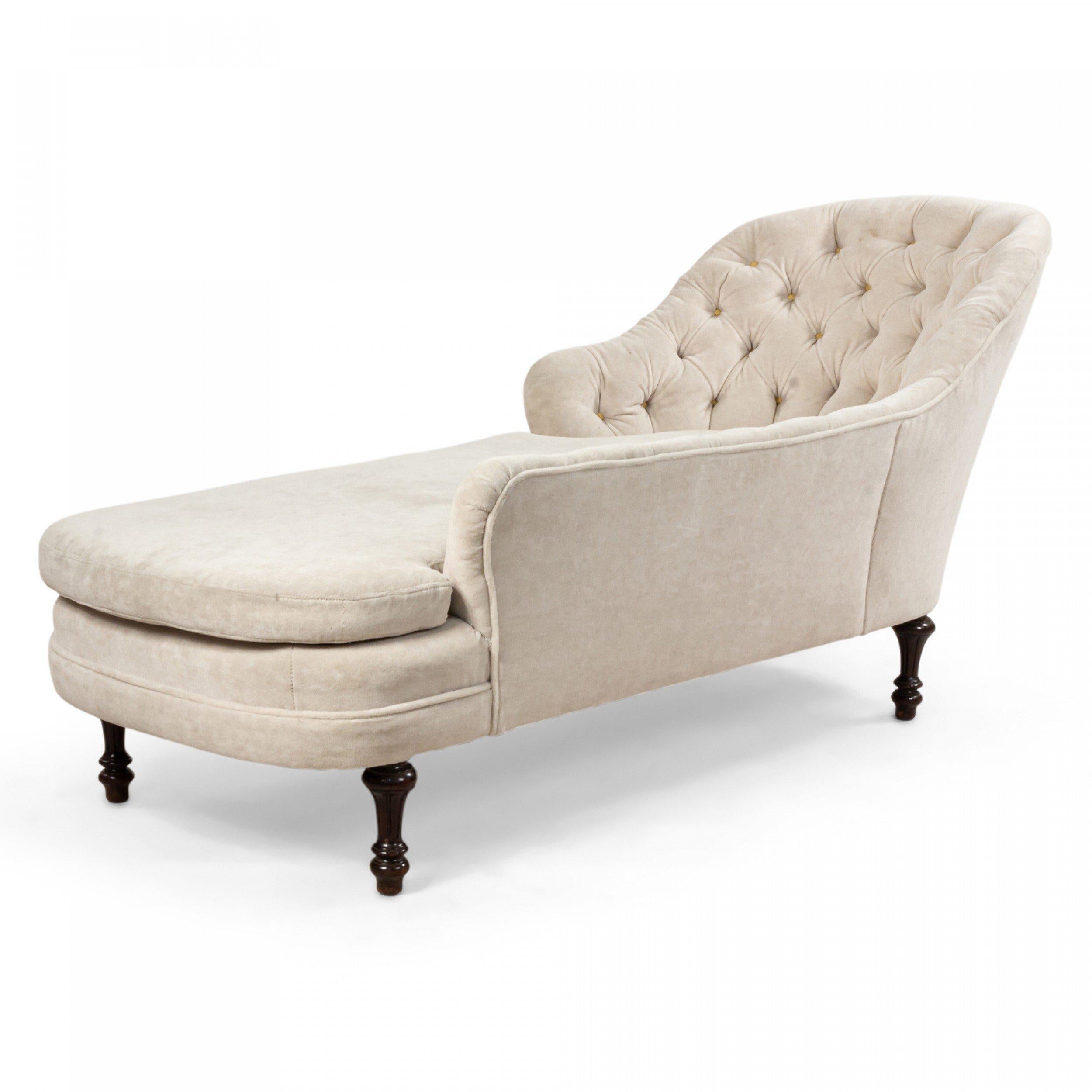 20th Century Victorian Style White Velvet Tufted Chaise Lounge