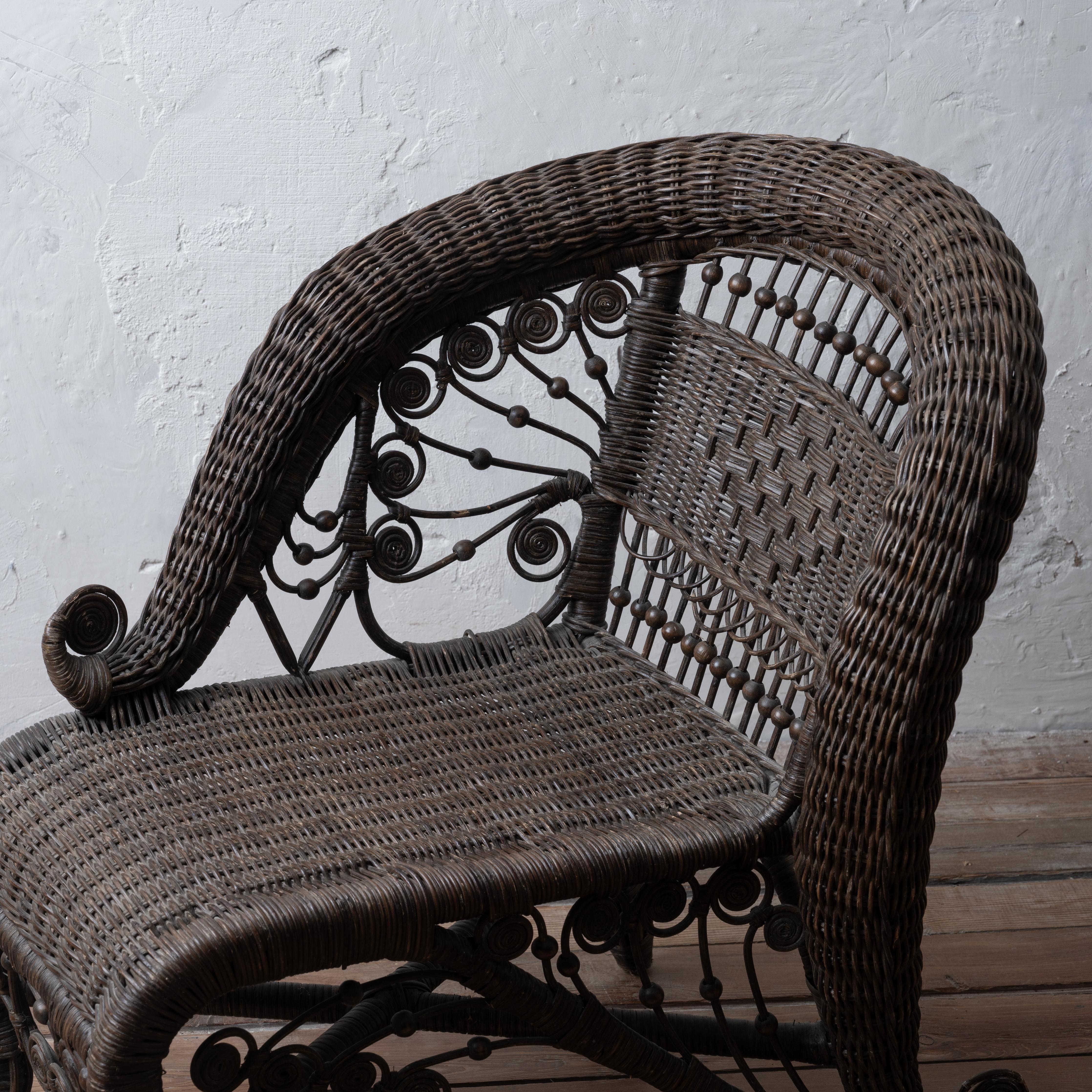 Victorian Style Wicker Child’s Photographer’s Chair In Good Condition For Sale In Savannah, GA